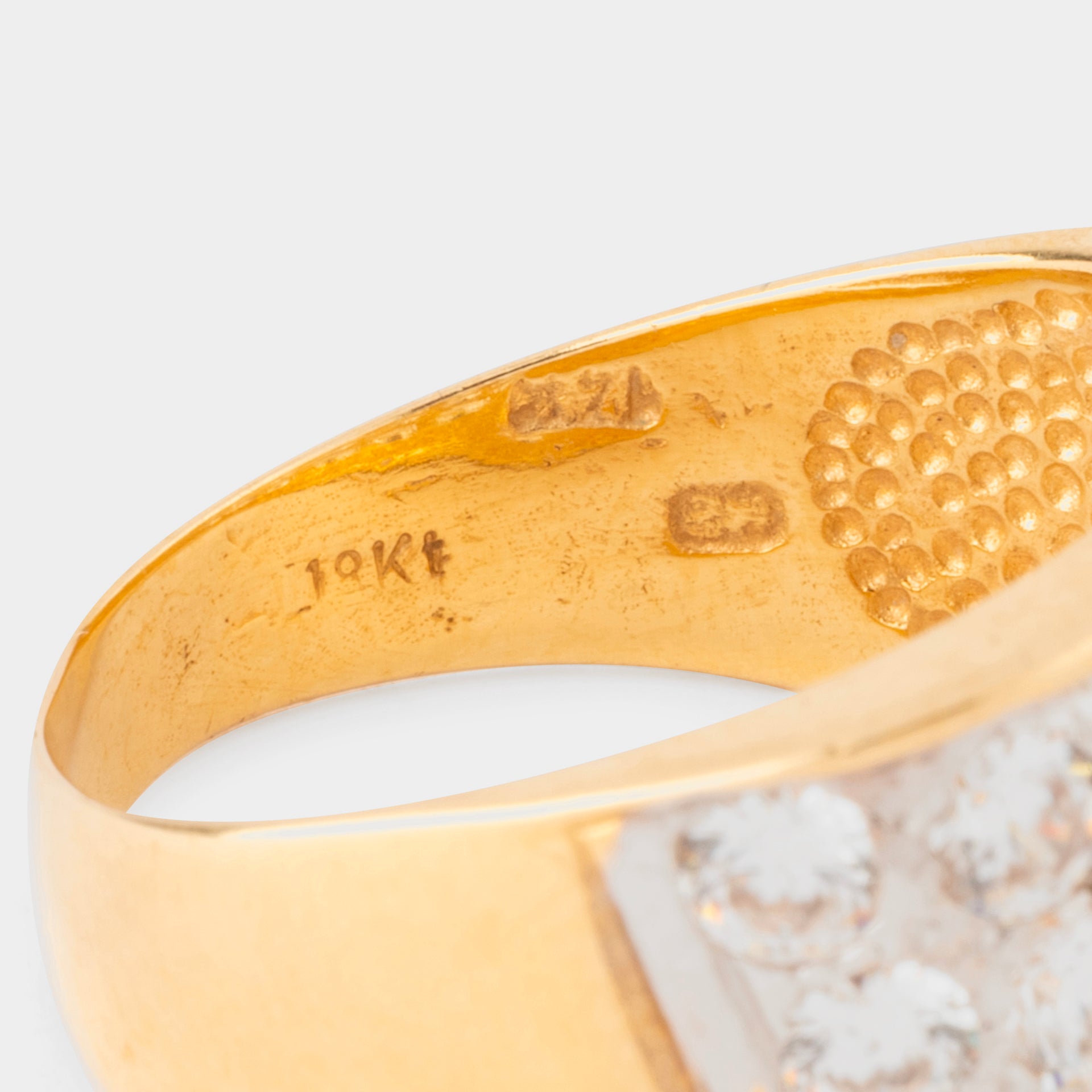 Bague Chevalière en or jaune, or blanc et diamants
