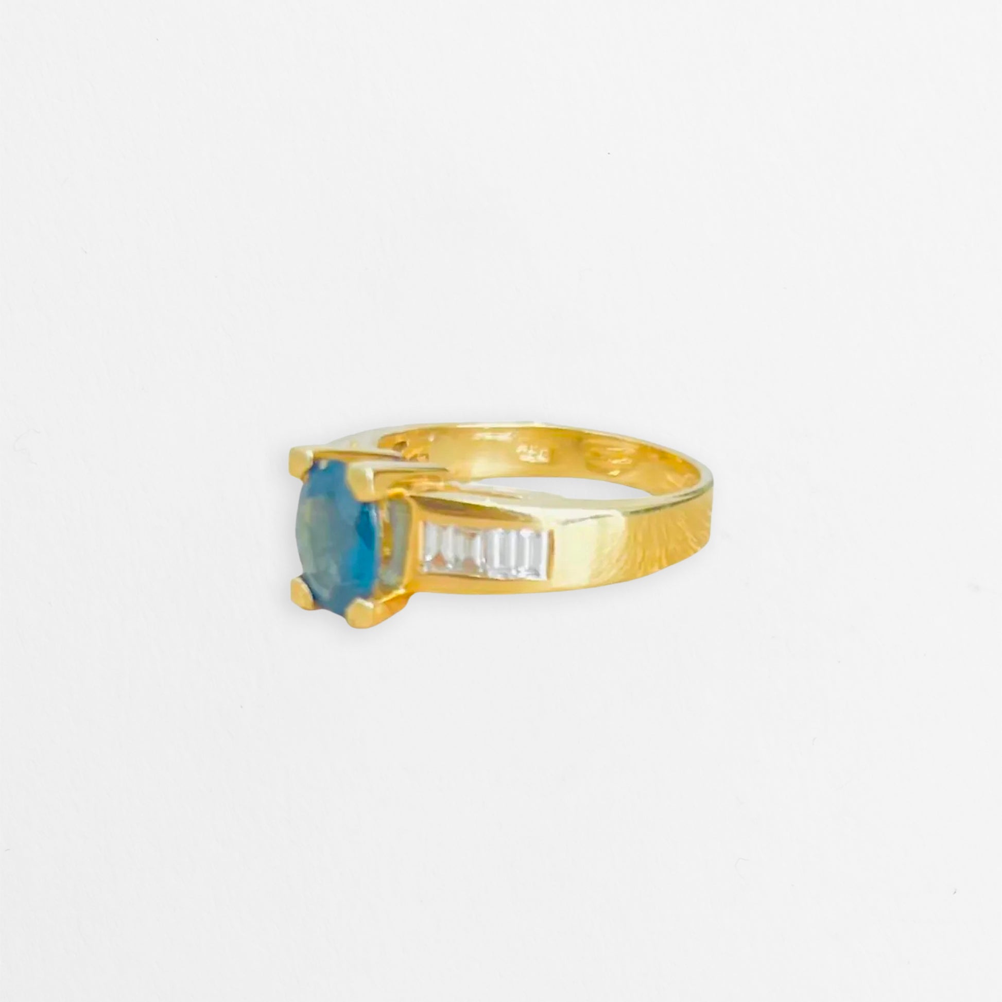 Bague en or jaune saphir et diamants