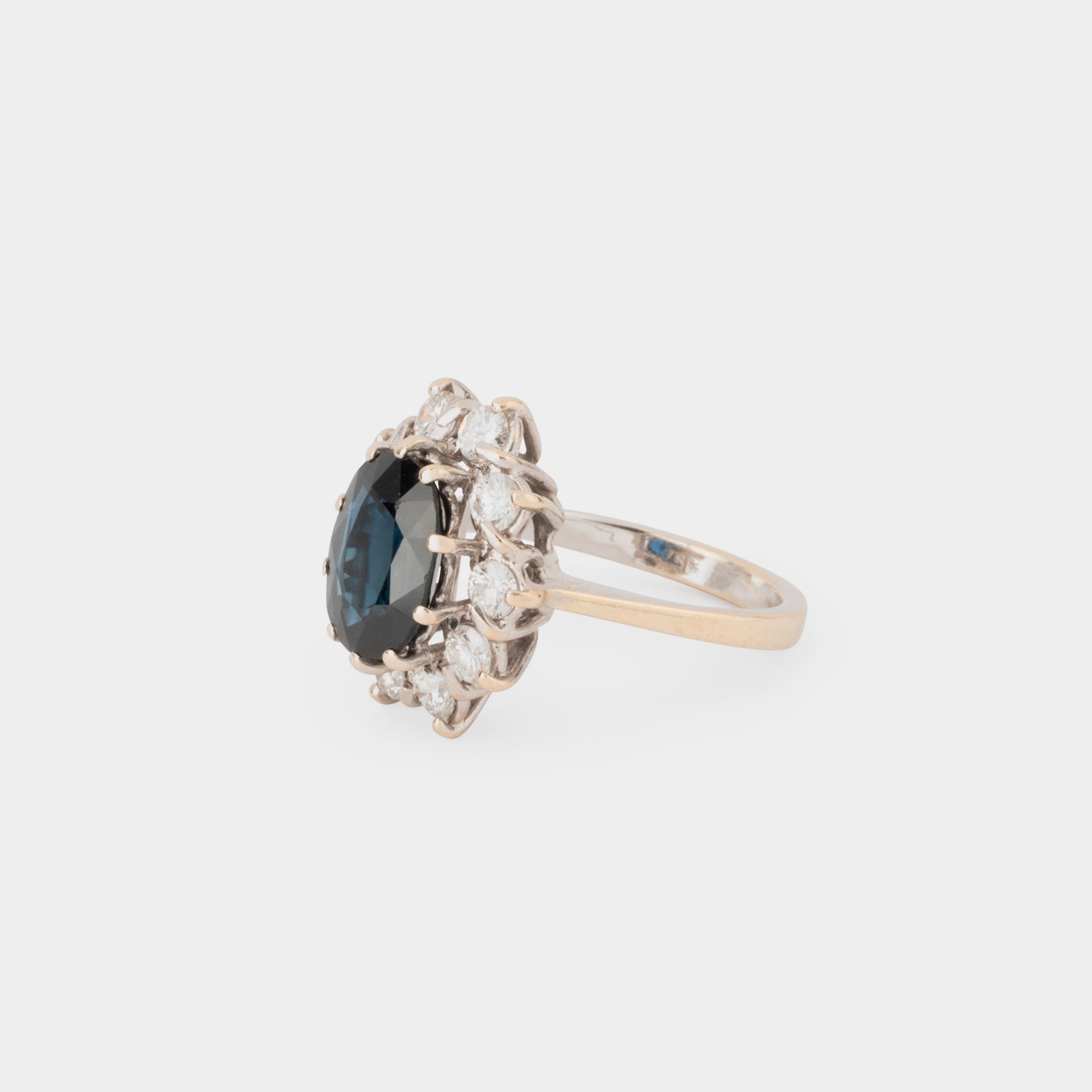 Bague Pompadour en or blanc, saphir et diamants