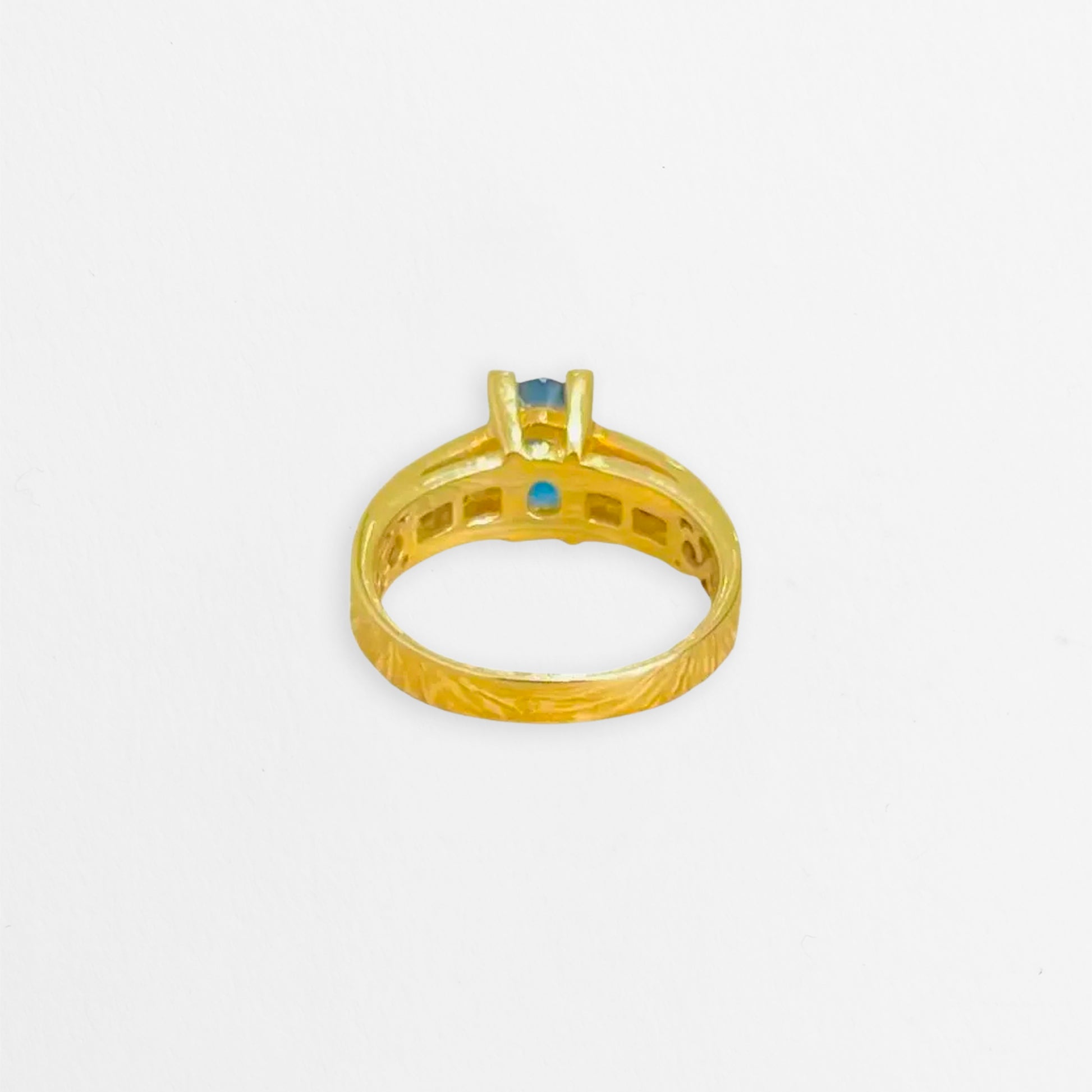 Bague en or jaune saphir et diamants