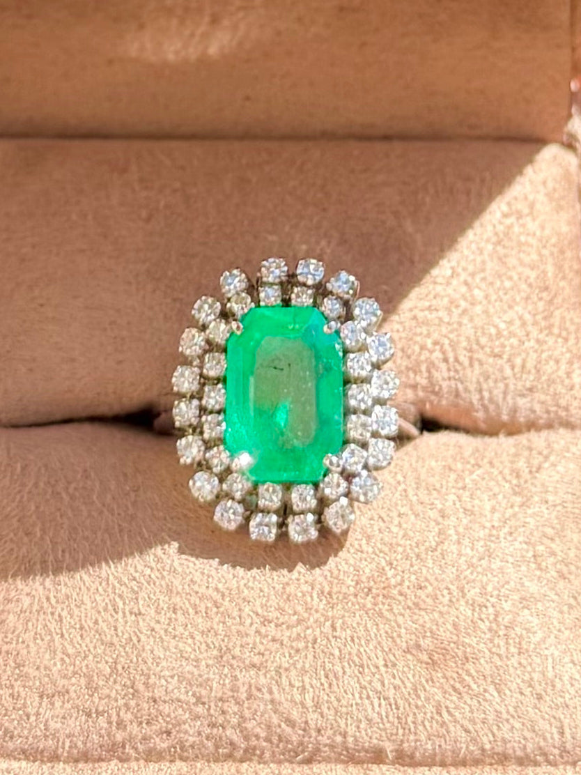 "Aurore" Bague Pompadour en or blanc, émeraude et diamants