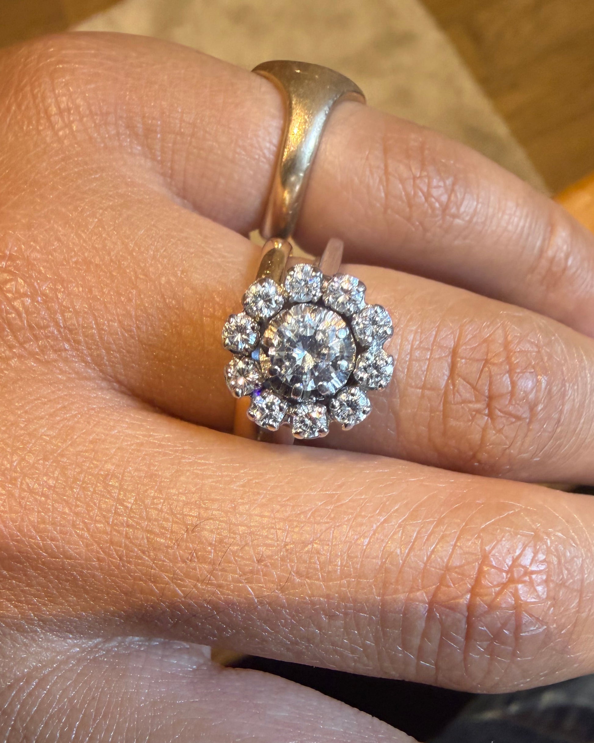 "Louise" Bague Fleur en platine et diamants