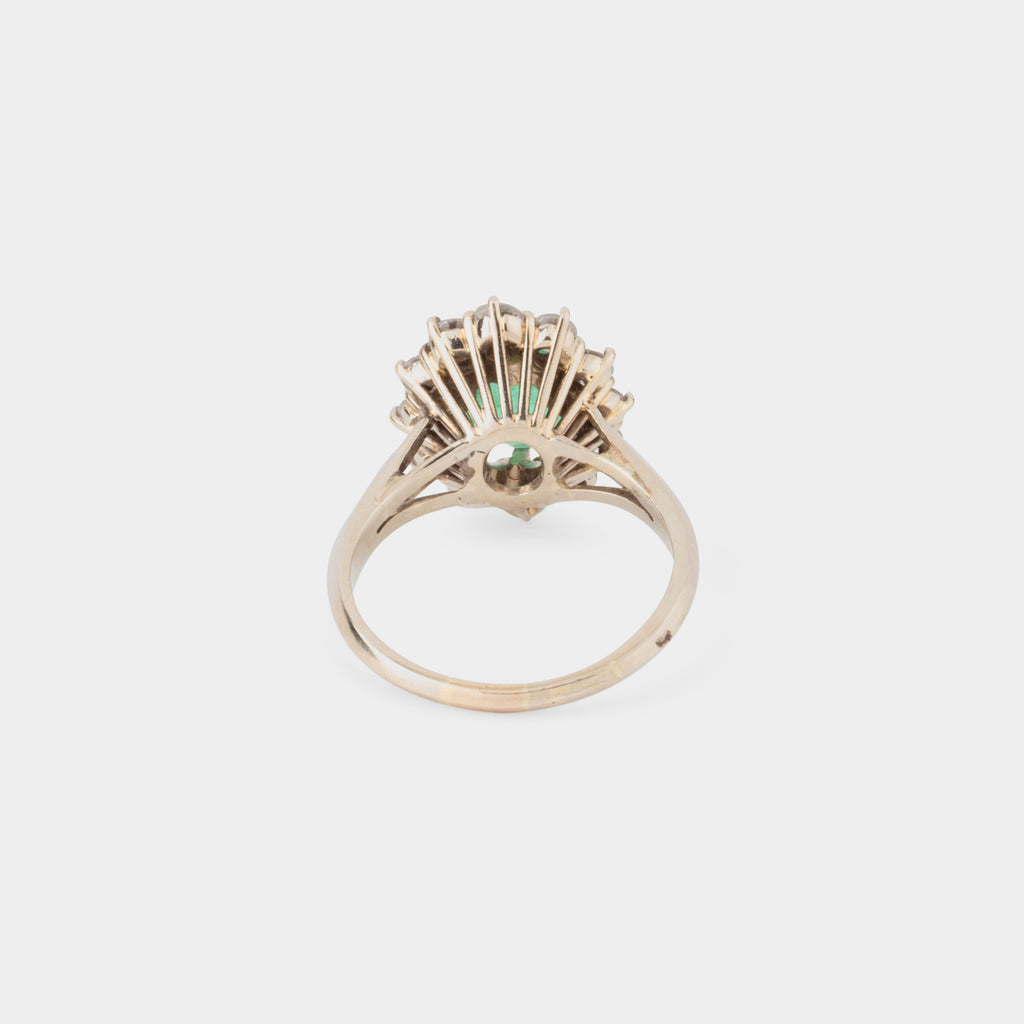 Bague Marguerite en or blanc, émeraude et diamants