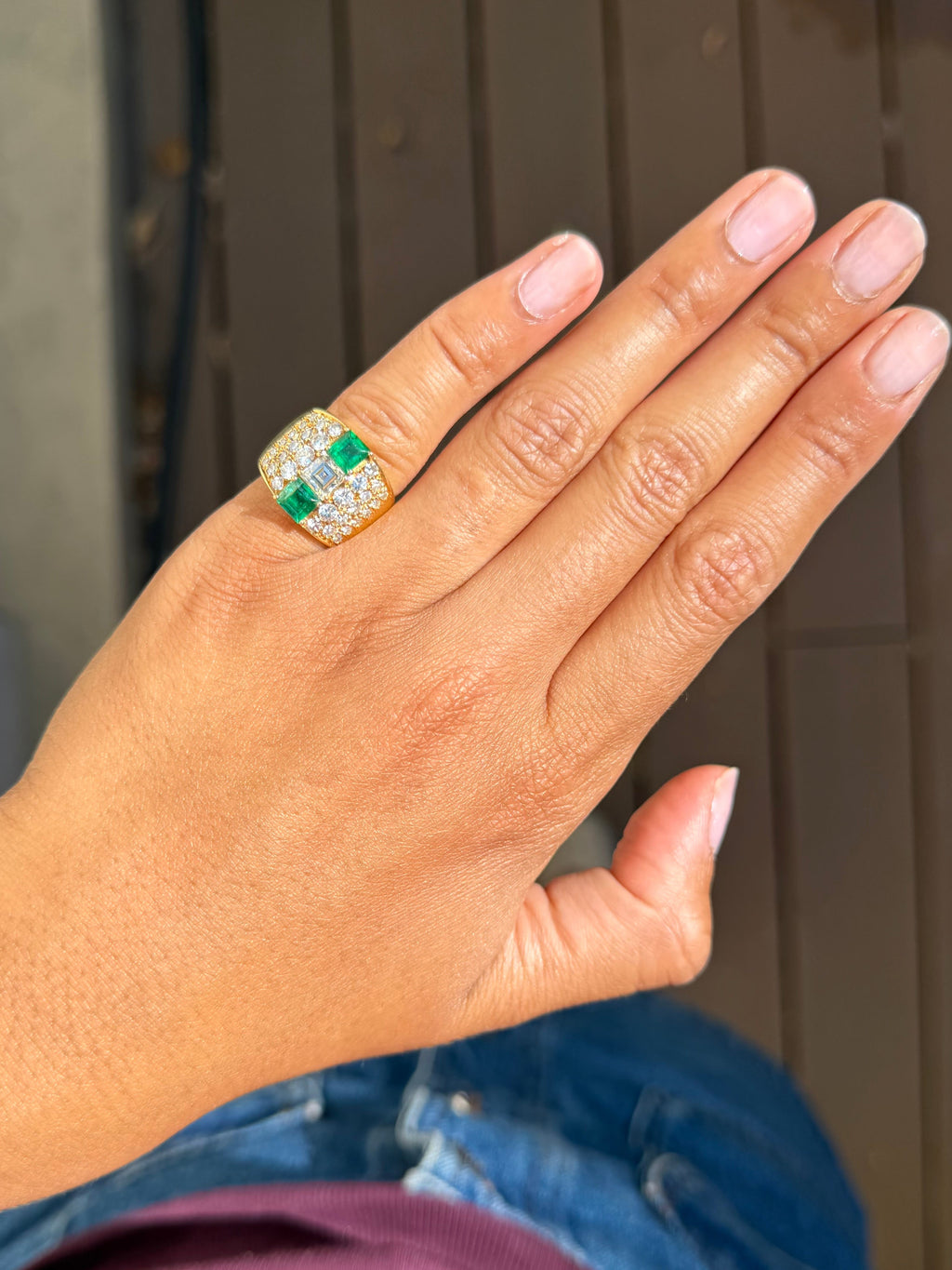 "Candice" Bague Bandeau en or jaune, émeraudes et diamants