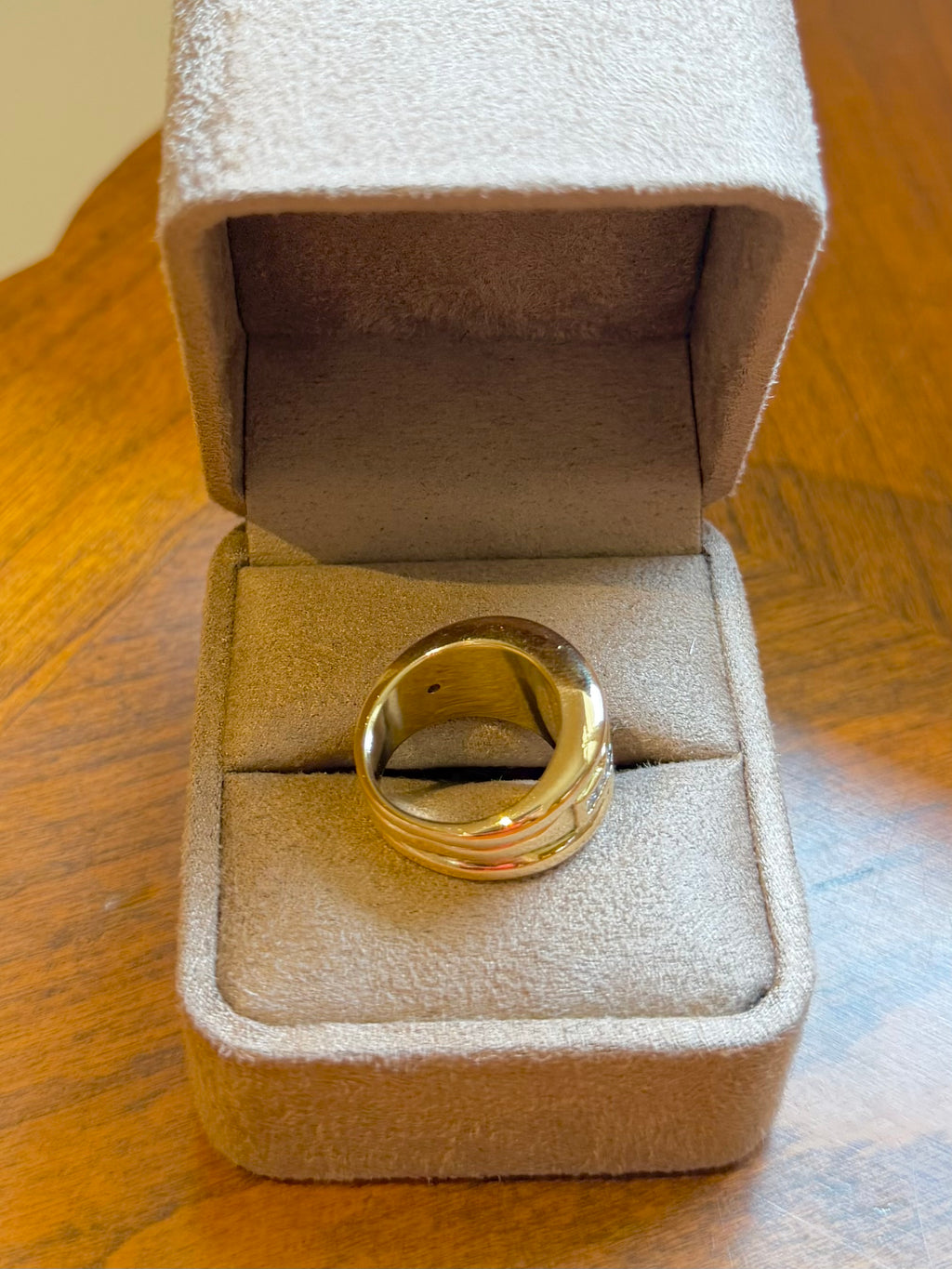 "Camille" Bague Bandeau en or jaune, et diamants 2 carats