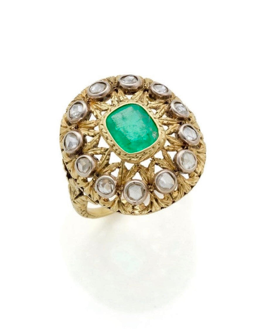 « Fabiola » Bague Pompadour en or jaune, émeraude et diamants