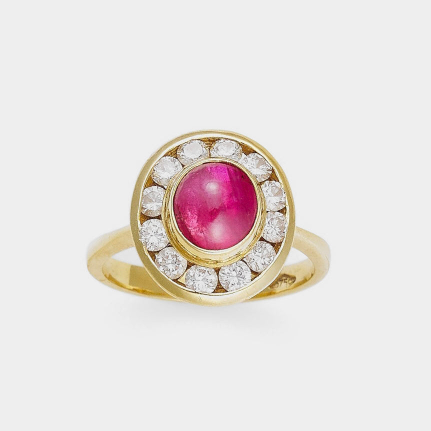 Bague en or jaune, rubis et diamants