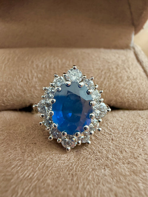"Blandine" Bague Pompadour en or blanc, saphir et diamants