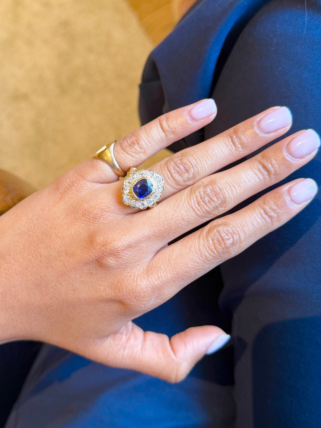 "Clémentine" Bague Pompadour en or jaune, saphir et diamants