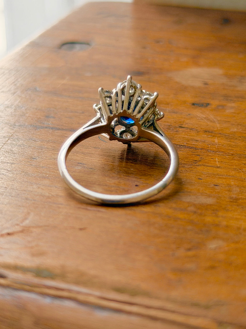 « Agathe » Bague Marguerite en or blanc saphir et diamants