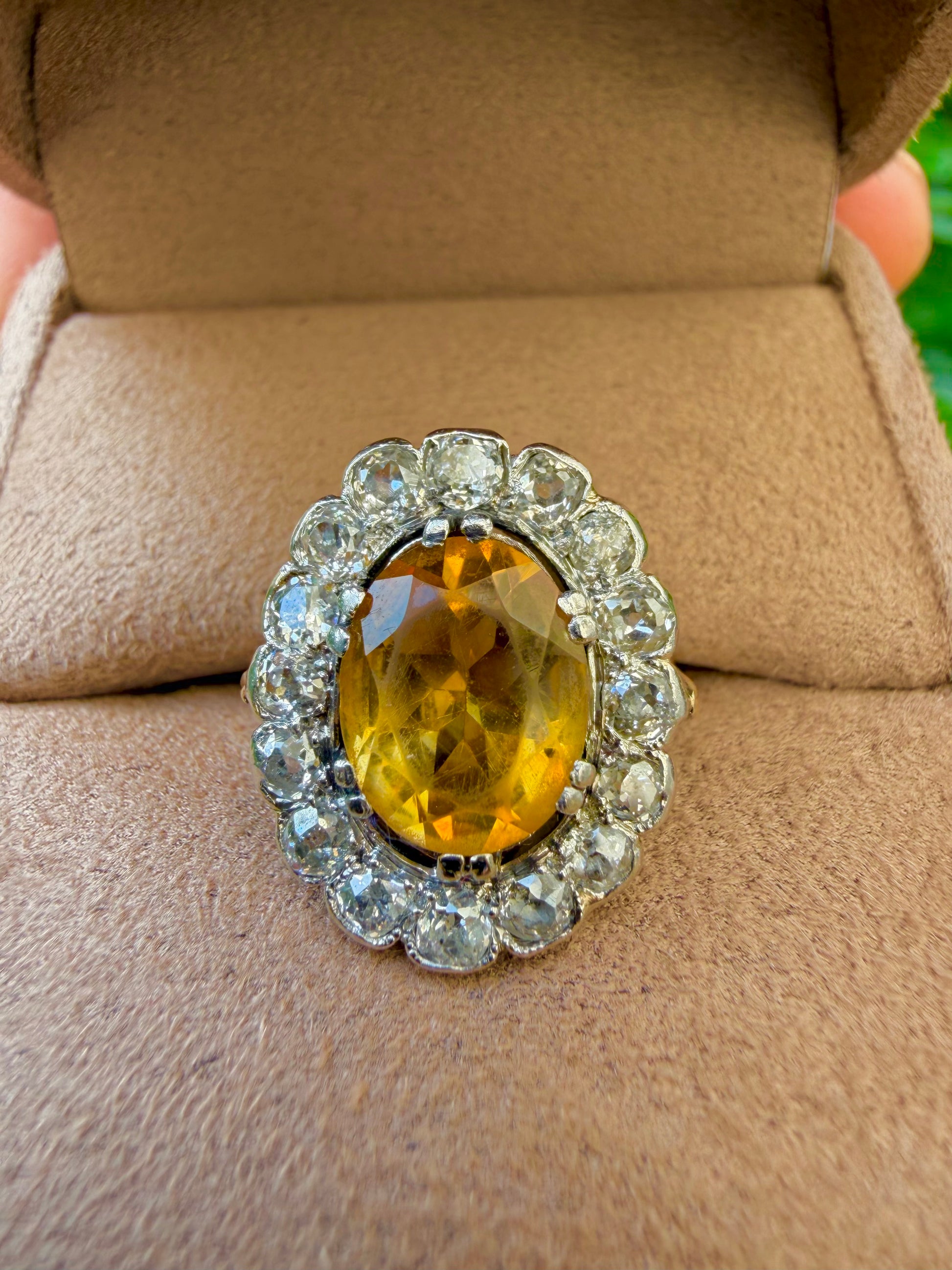 "Charlotte" Bague Pompadour en or jaune, platine citrine et diamants