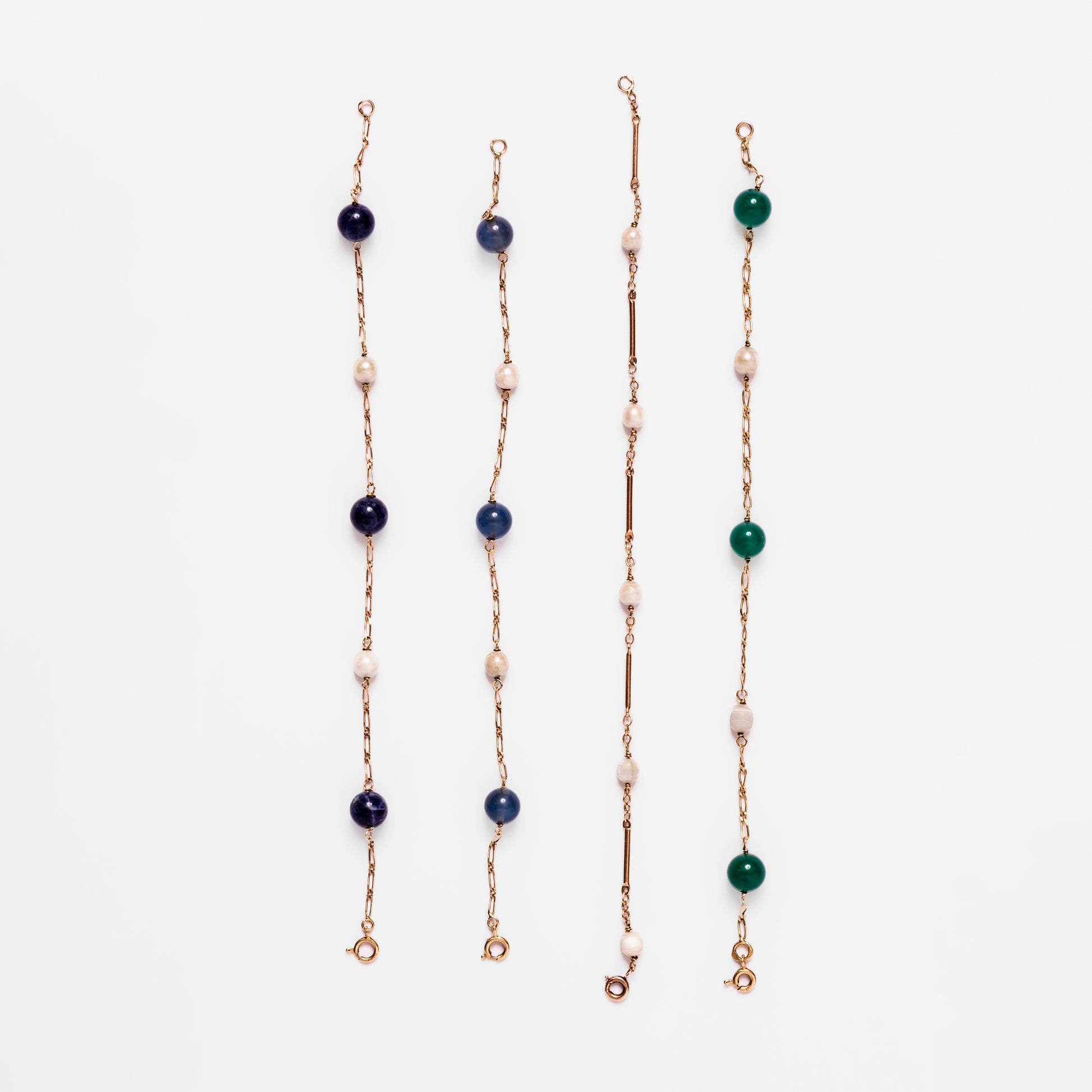 Bracelet en or jaune, perles de culture et perles de lapis lazuli