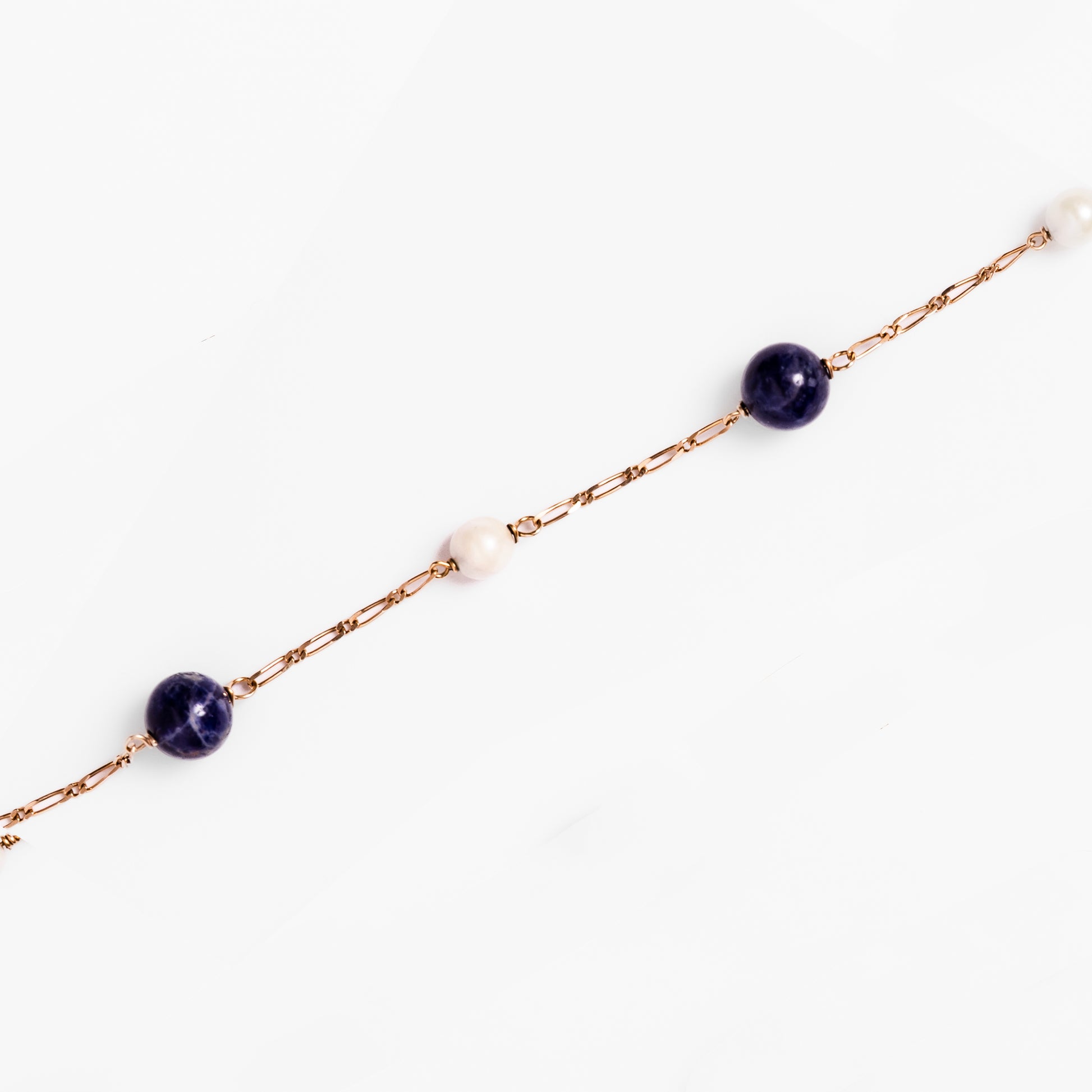 Bracelet en or jaune, perles de culture et perles de lapis lazuli