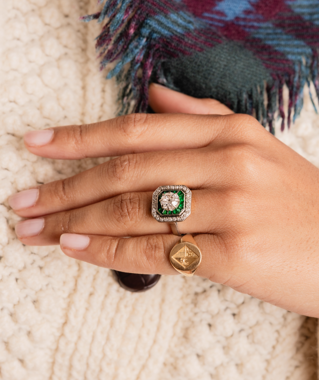 "Aliénor" Bague Art déco en platine, émeraudes et diamants