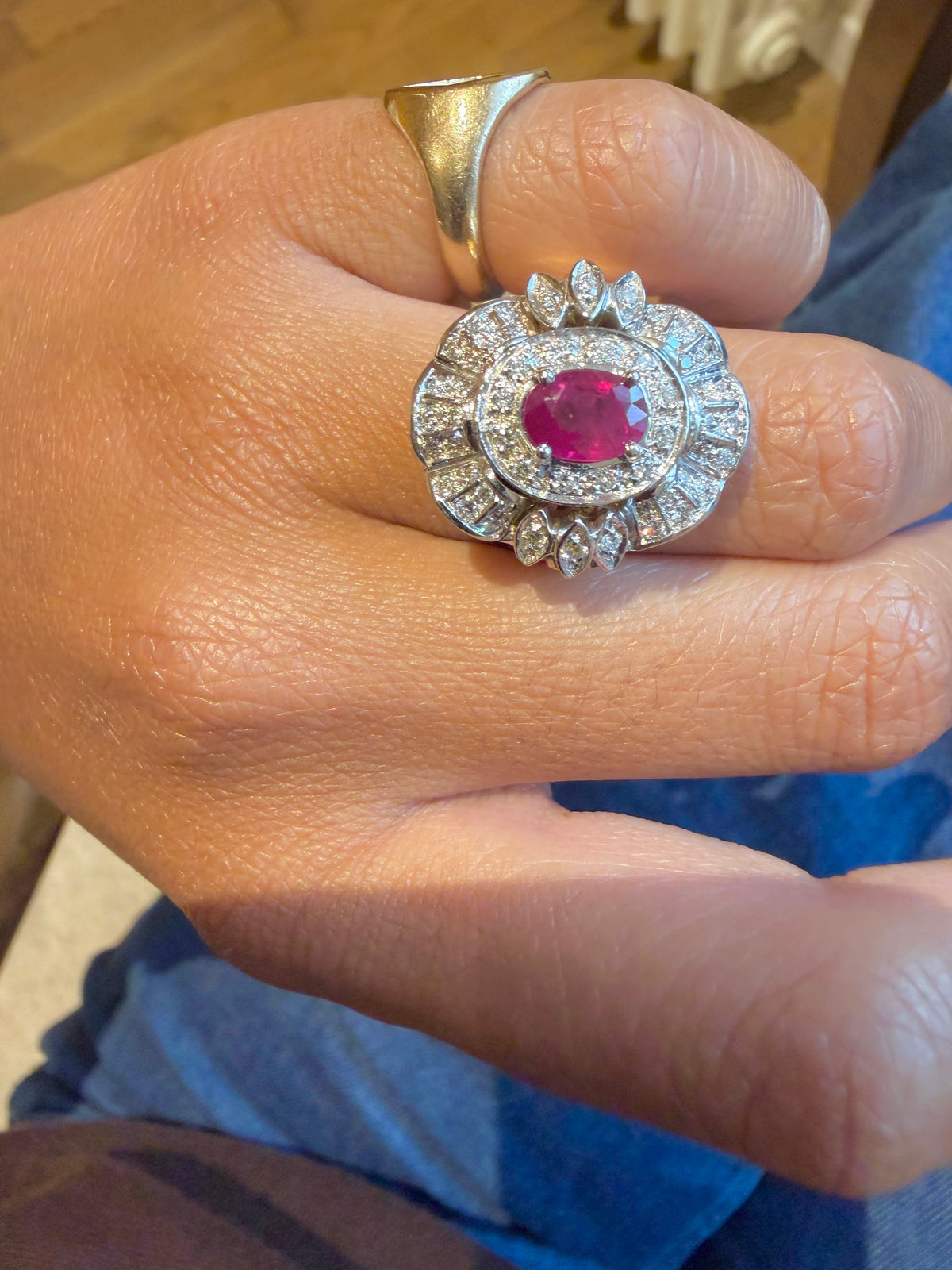 " Paola" Bague Pompadour en or blanc rubis et diamants