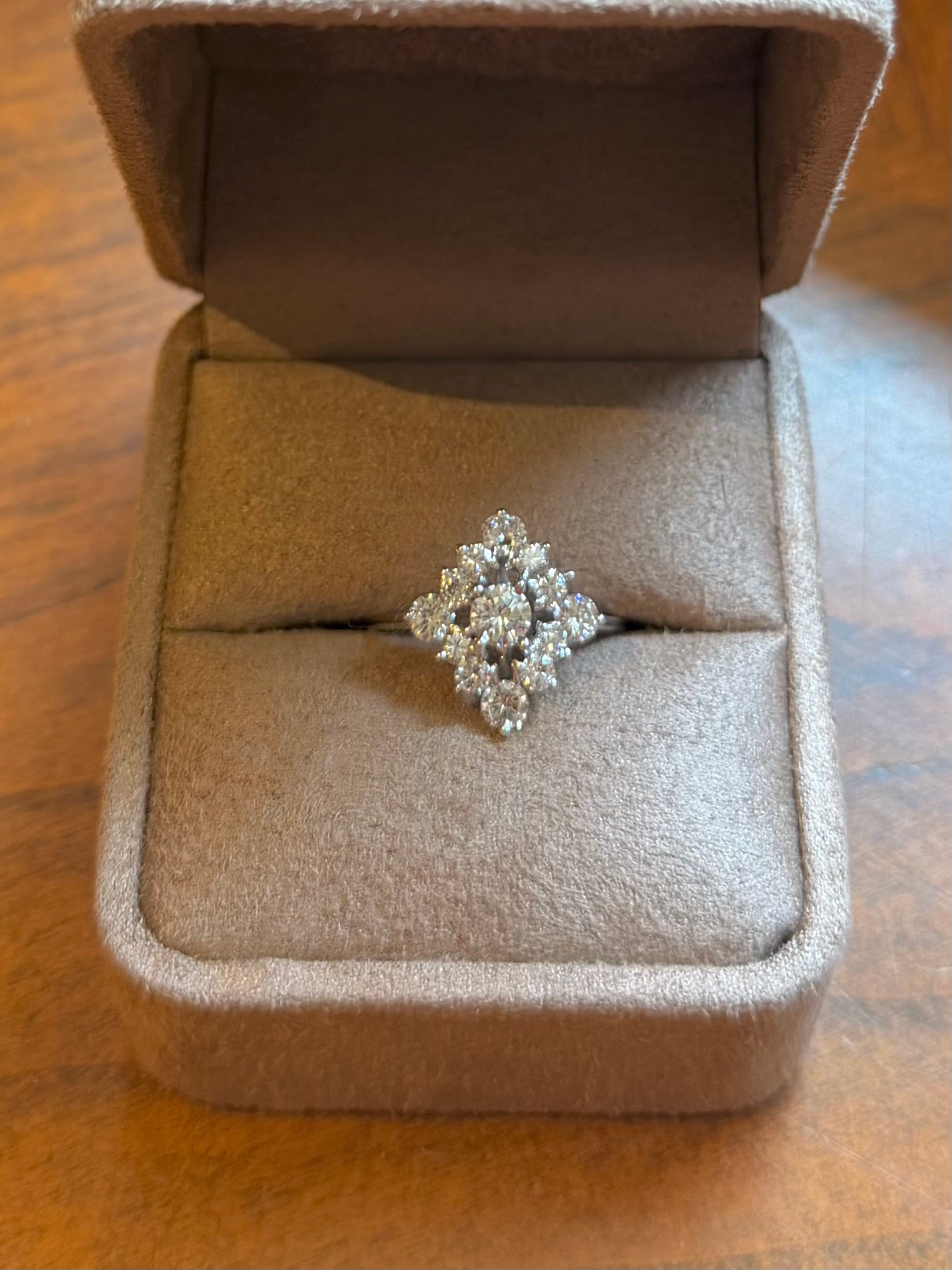 "Anaïs" Bague Losange en or blanc et diamants