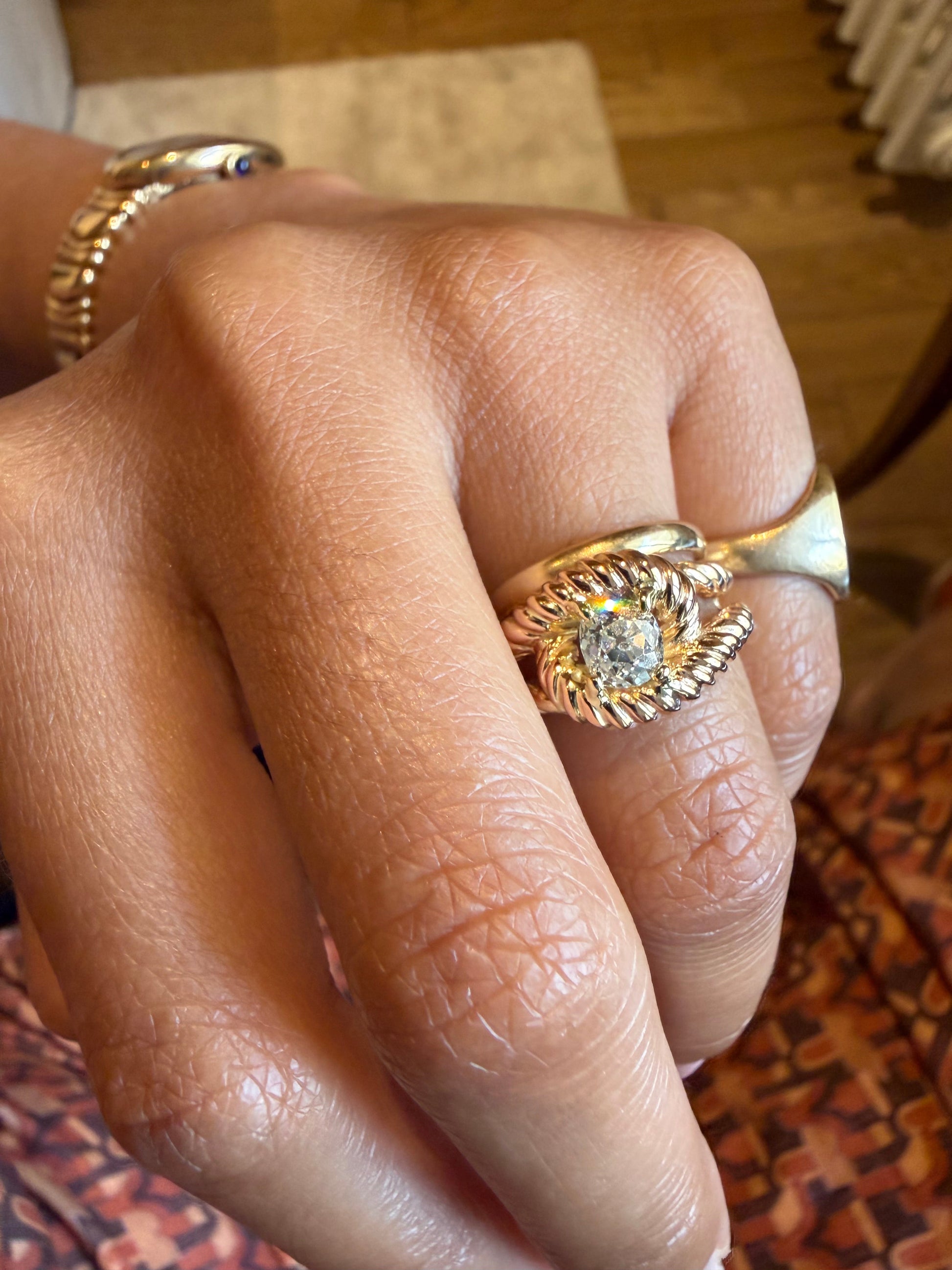 "Isabelle" Bague jonc torsadé en or rose et diamant