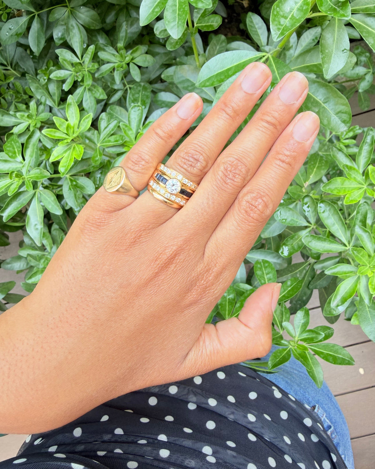 "Isaure"  Bague Bandeau en or jaune, saphirs et diamants