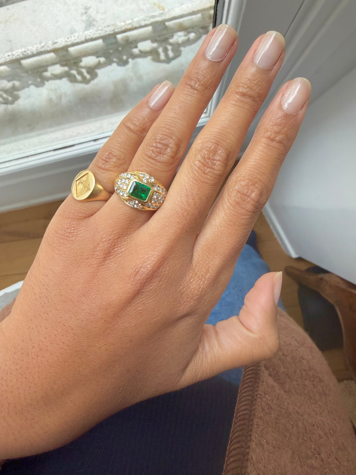 "Babeth" Bague Bandeau en or jaune émeraude et diamants