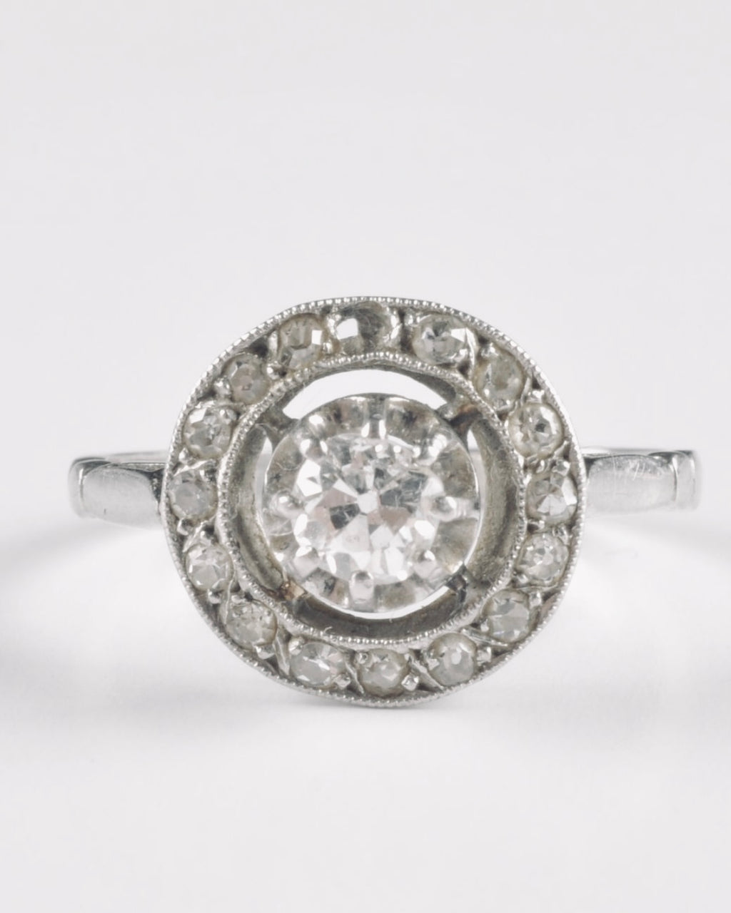 «Marion» Bague Art déco en platine et diamants