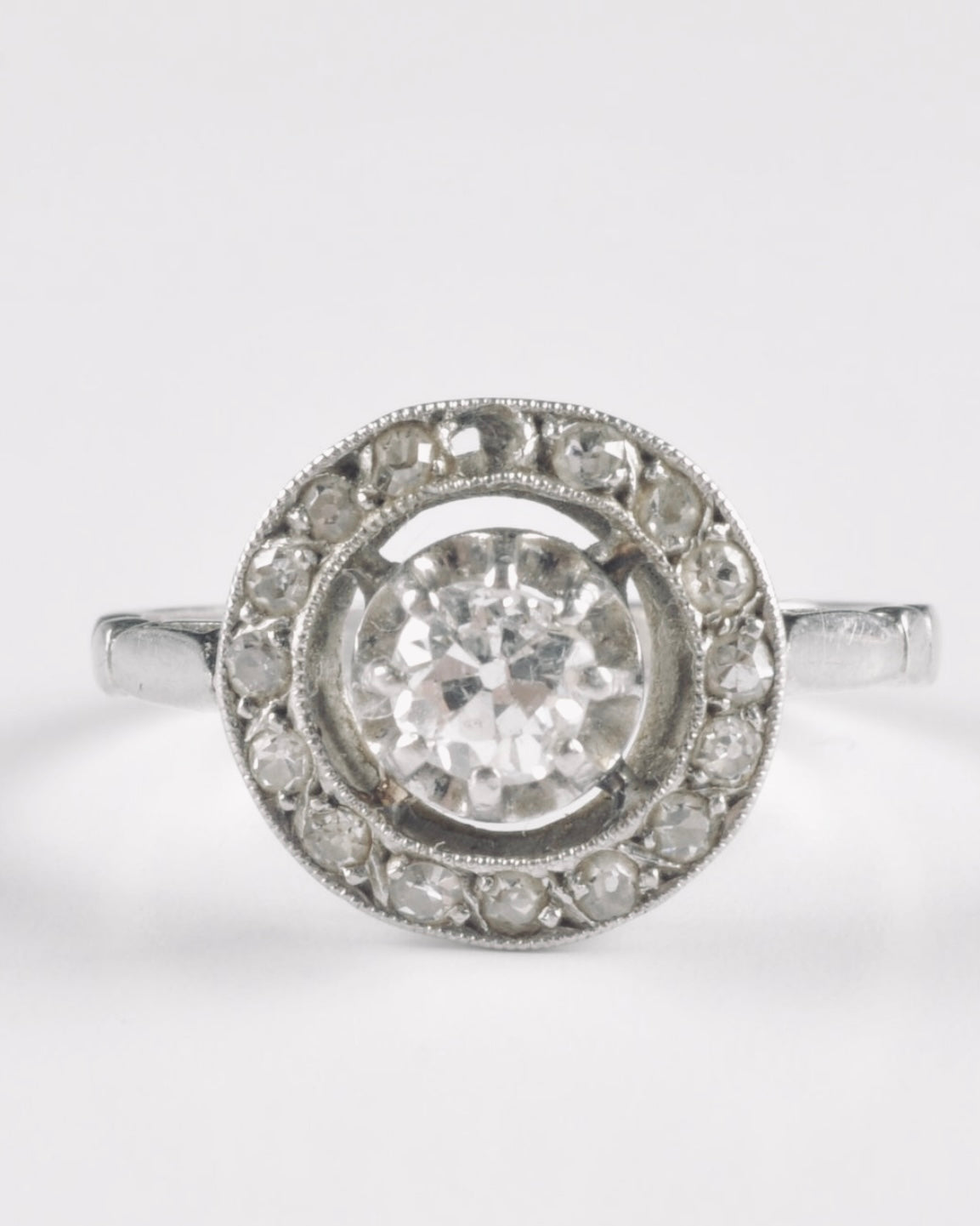 «Marion» Bague Art déco en platine et diamants