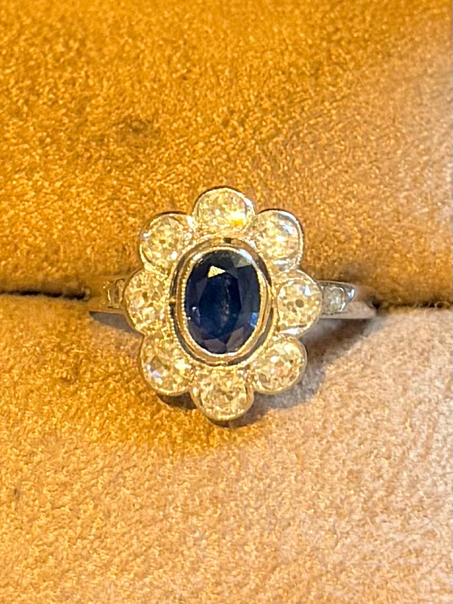 « Aude » Bague Marguerite en or blanc saphir et diamants