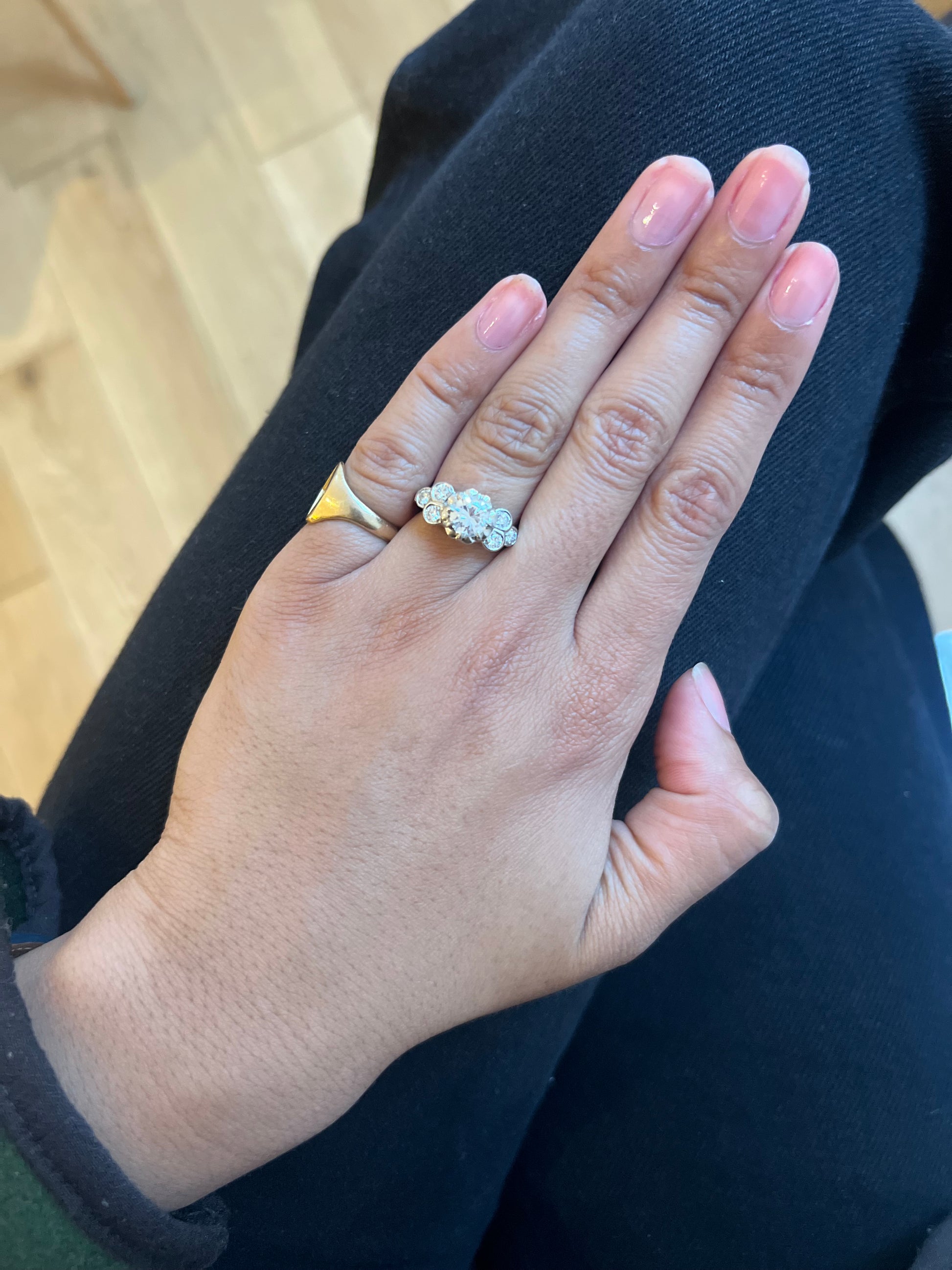 «Clothilde» Bague en platine  et diamants