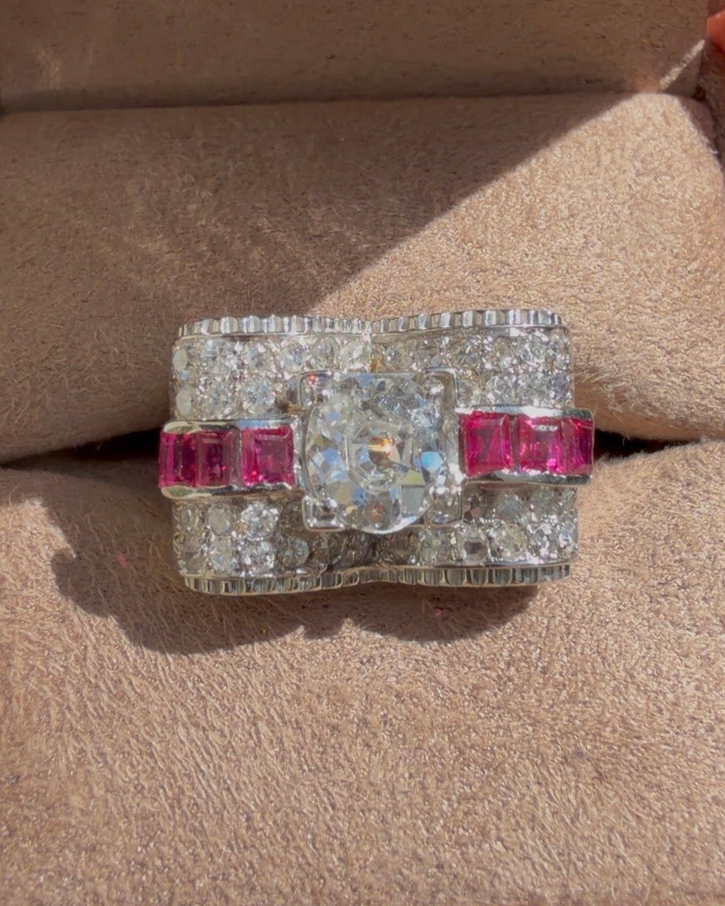 « Esther» Bague Tank en or blanc, rubis et diamants