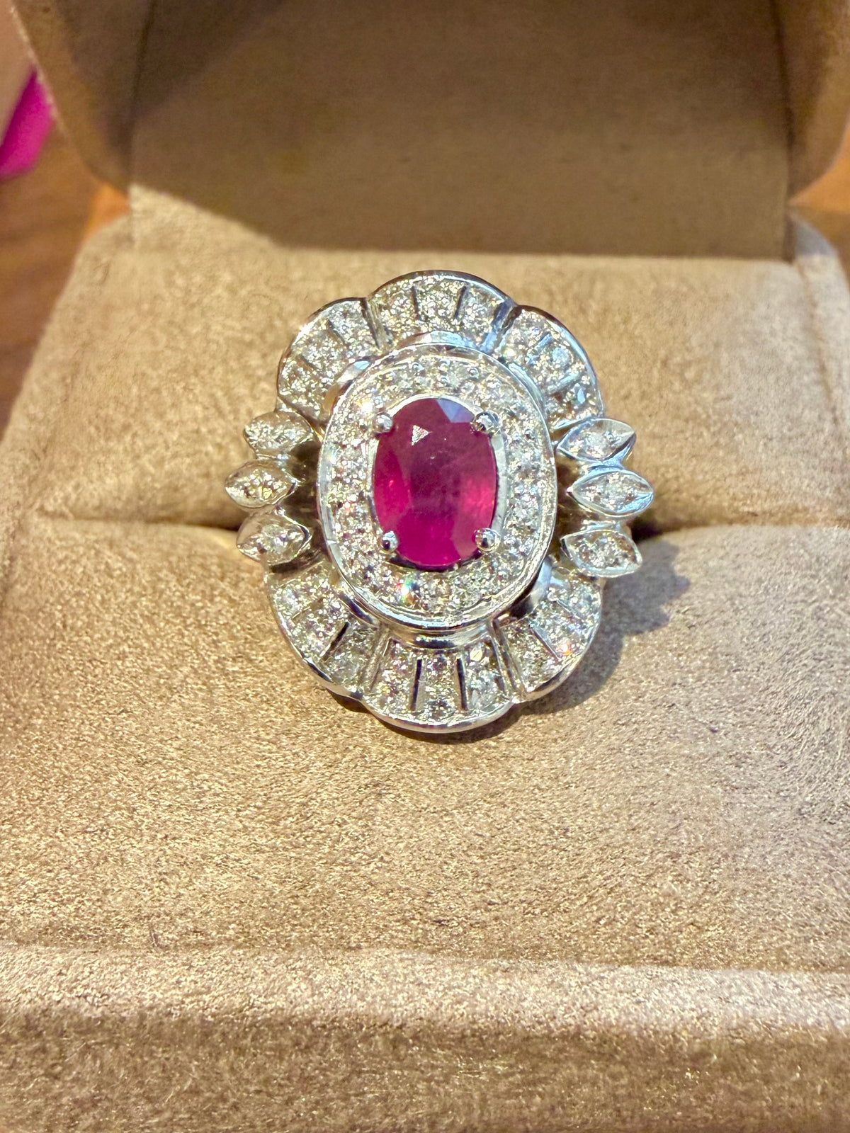 " Paola" Bague Pompadour en or blanc rubis et diamants