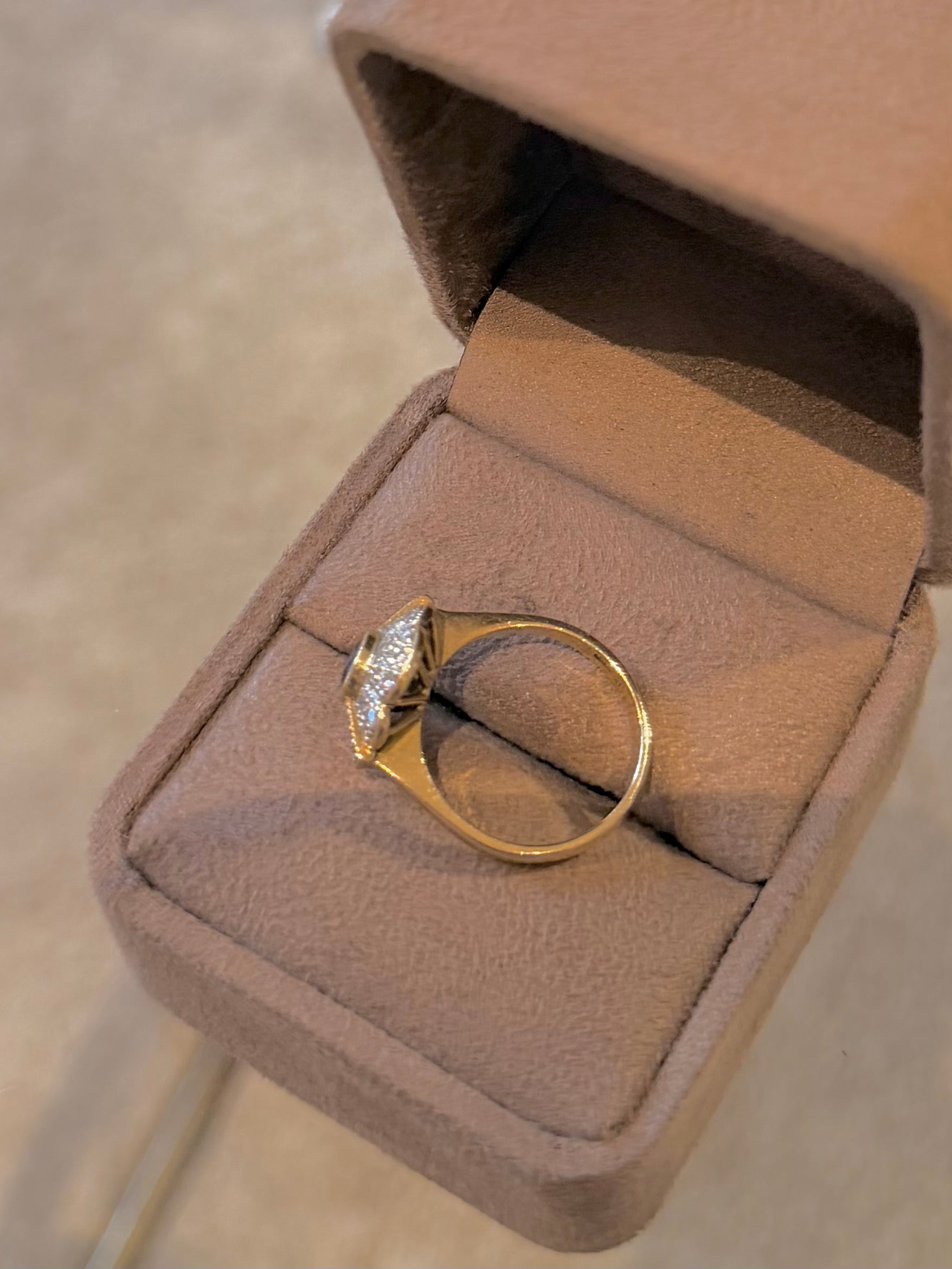 « Anastasia » Bague en or jaune saphir et diamants