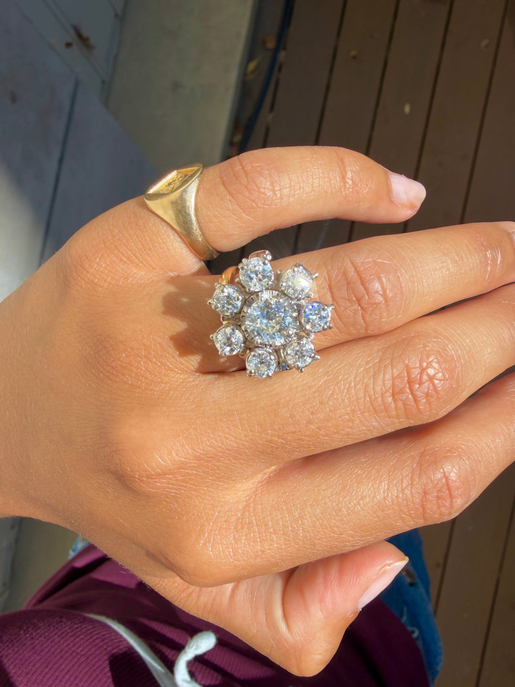 "Félicie" Bague Marguerite en platine, et diamants 2,75 carats.