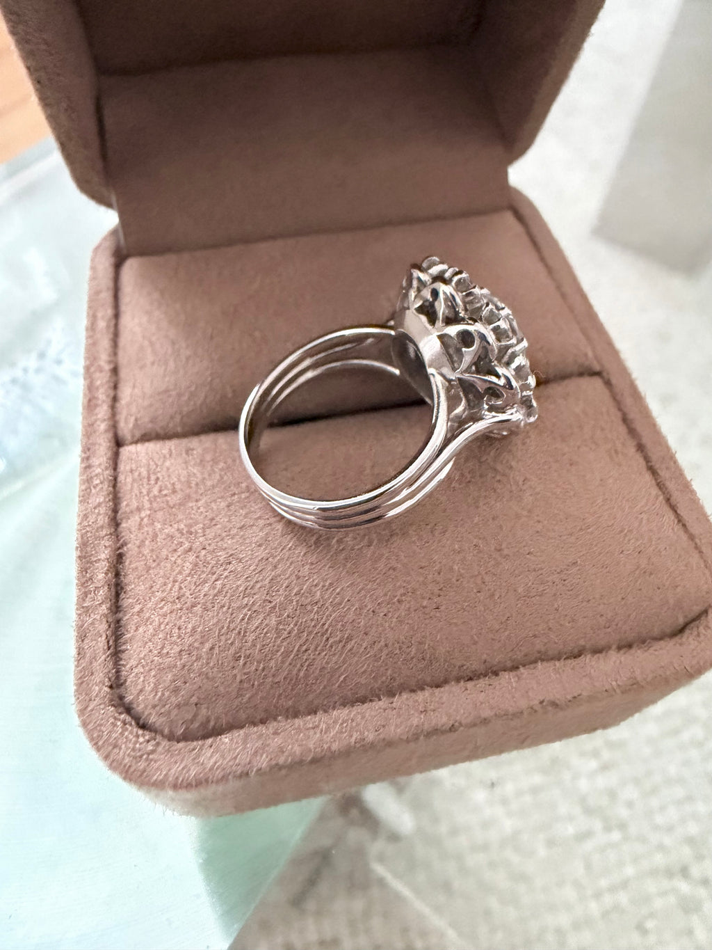 «  Alexandrine »  Bague Marguerite en platine et diamants