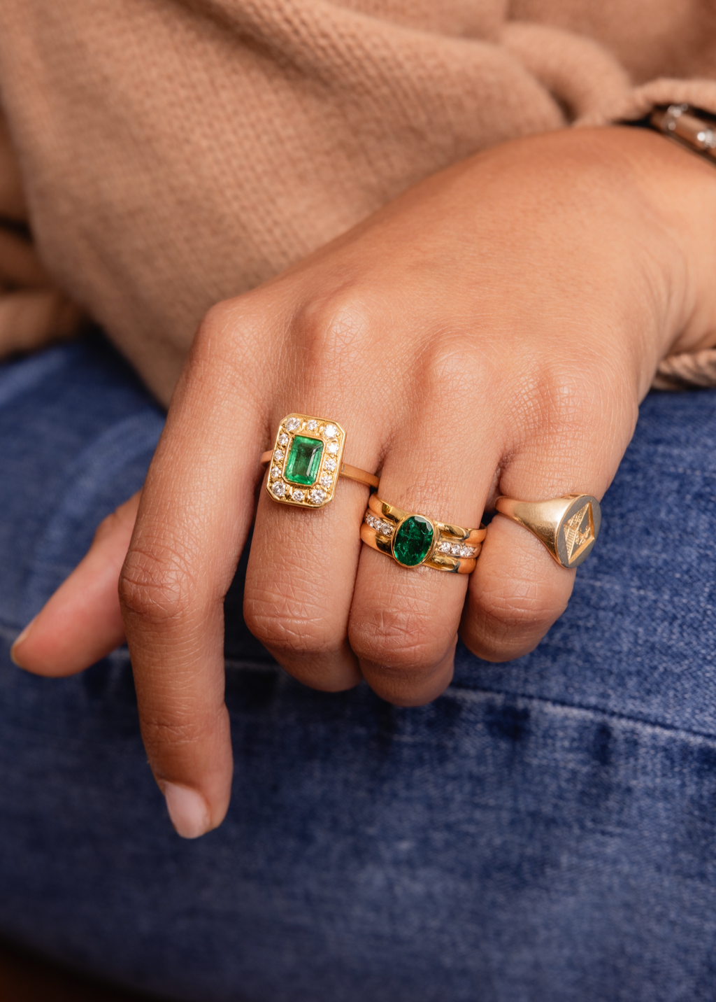 "Sybille" Bague Bandeau en or jaune, émeraude et diamants
