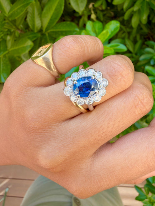"Judith" Bague Pompadour en or blanc, saphir et diamants