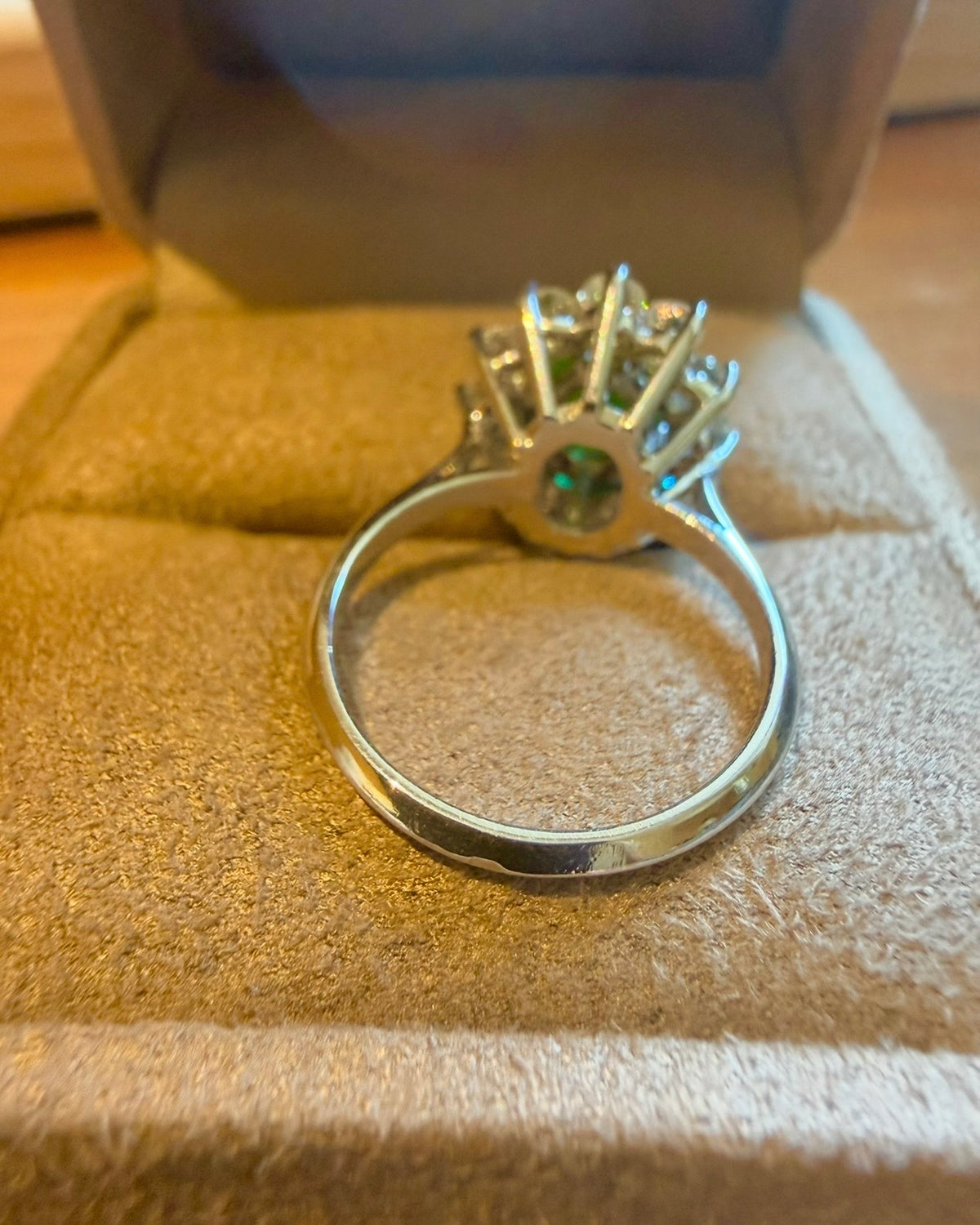« Capucine » Bague Marguerite en or, émeraude et diamants