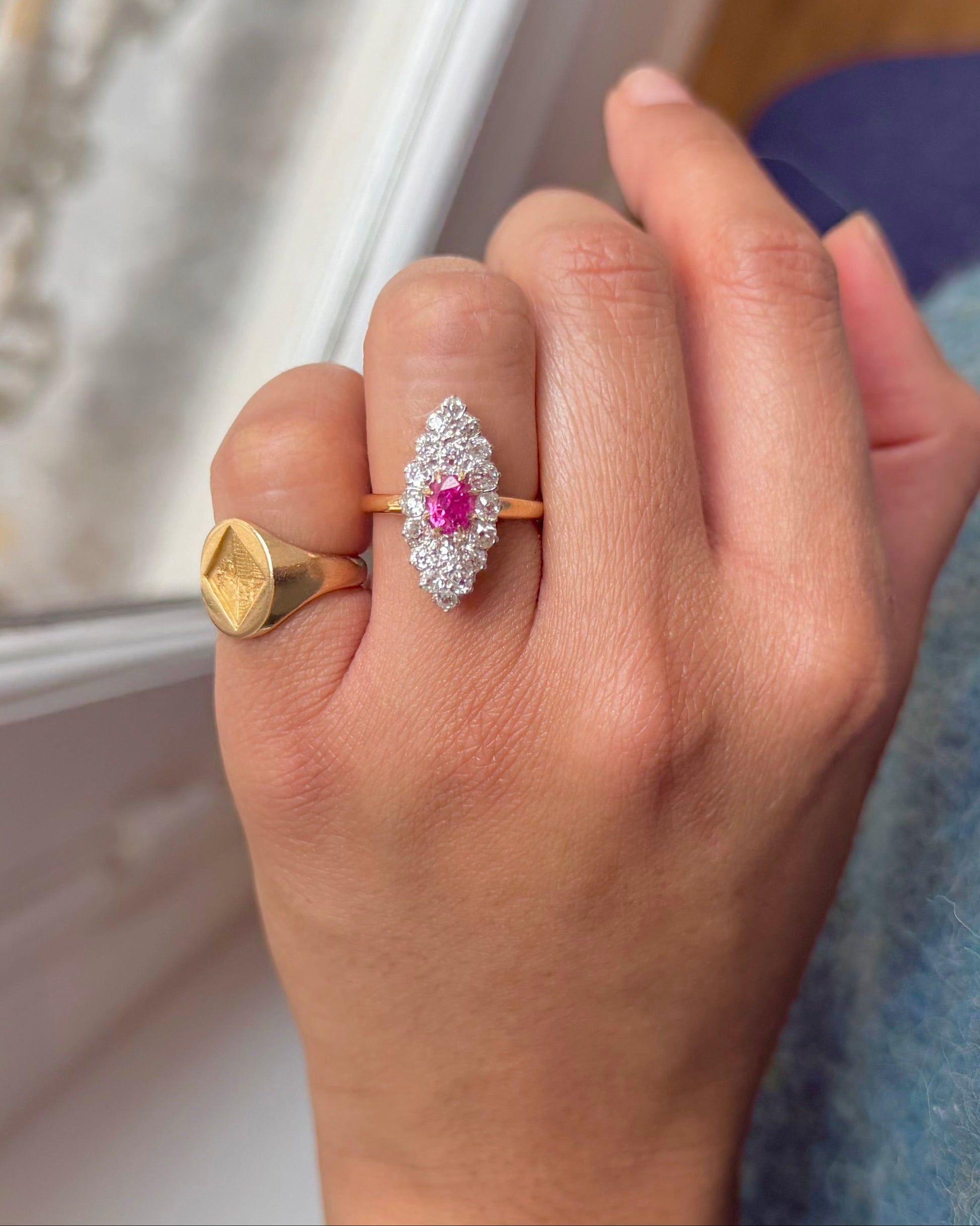 "Magdalena" Bague Marquise en or jaune saphir rose et diamants
