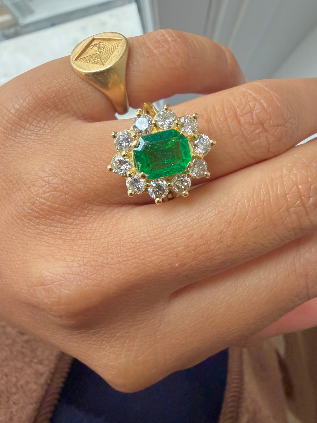 "Cécile" Bague Pompadour en or jaune, émeraude et diamants