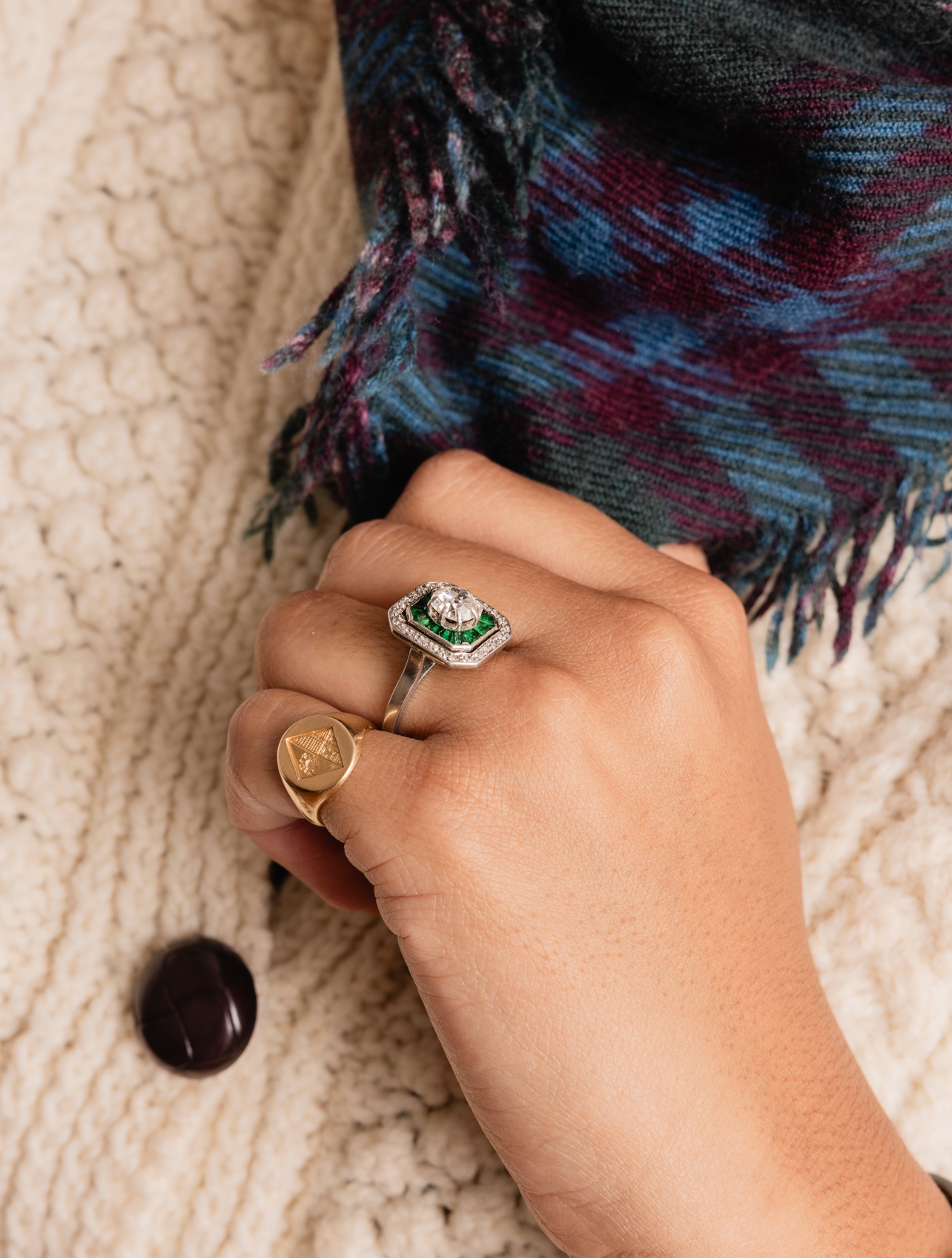 "Aliénor" Bague Art déco en platine, émeraudes et diamants