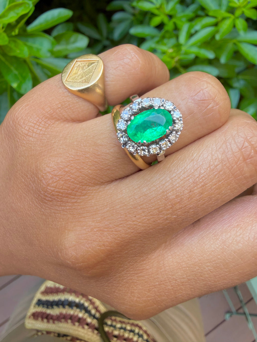 "Rose" Bague Marguerite en platine émeraude et diamants