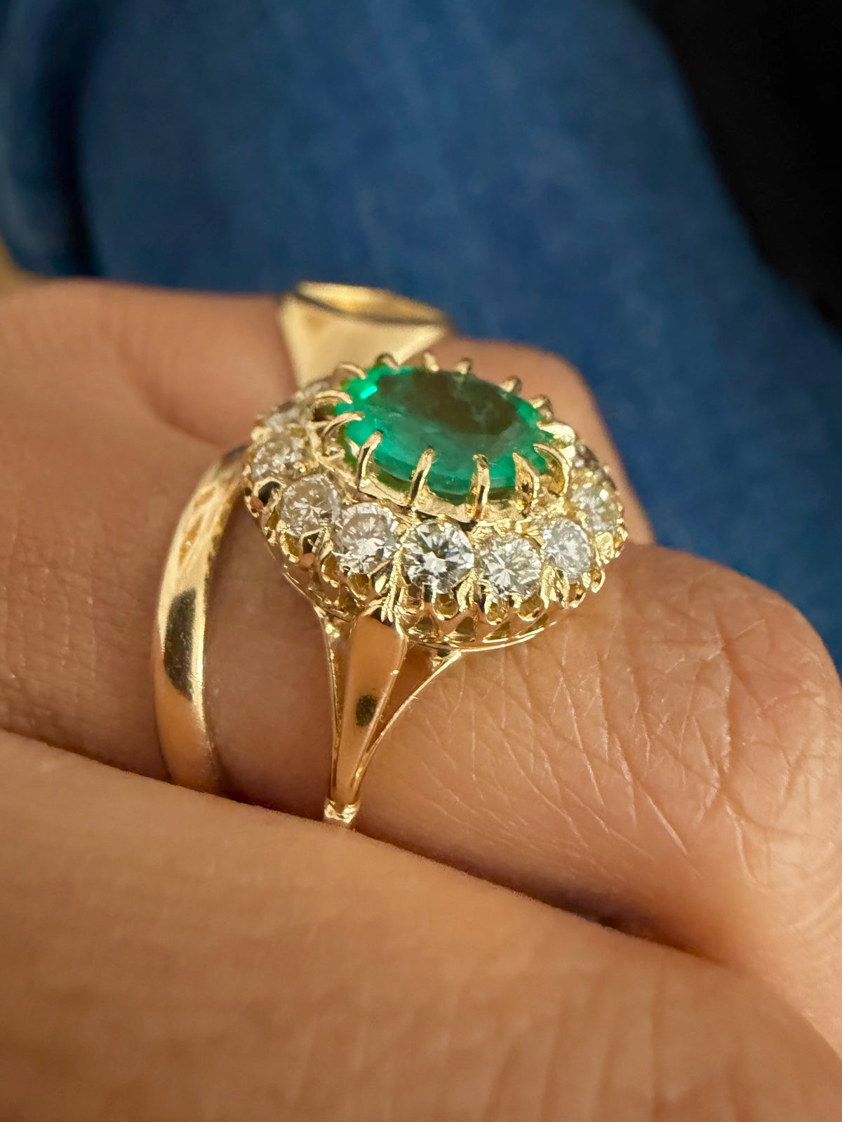 « Garance » Bague Pompadour en or jaune, émeraude et diamants