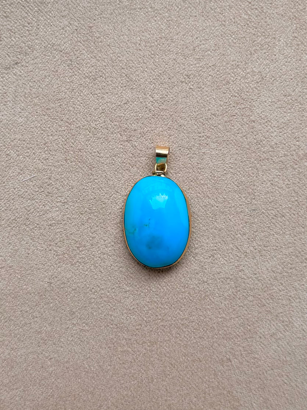 Yellow gold and turquoise pendant