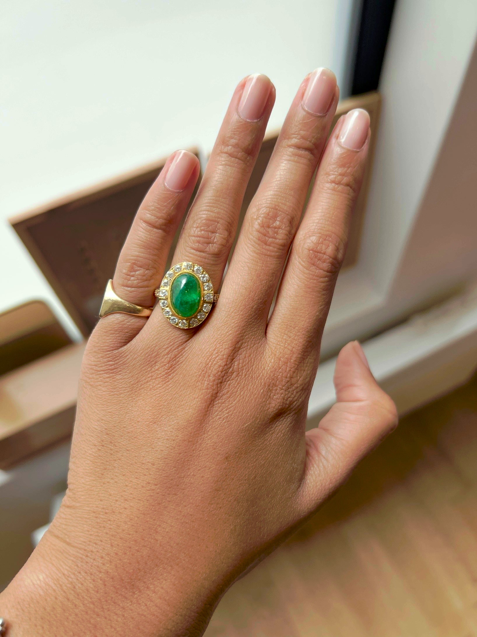 Bague en or jaune, émeraude et diamants