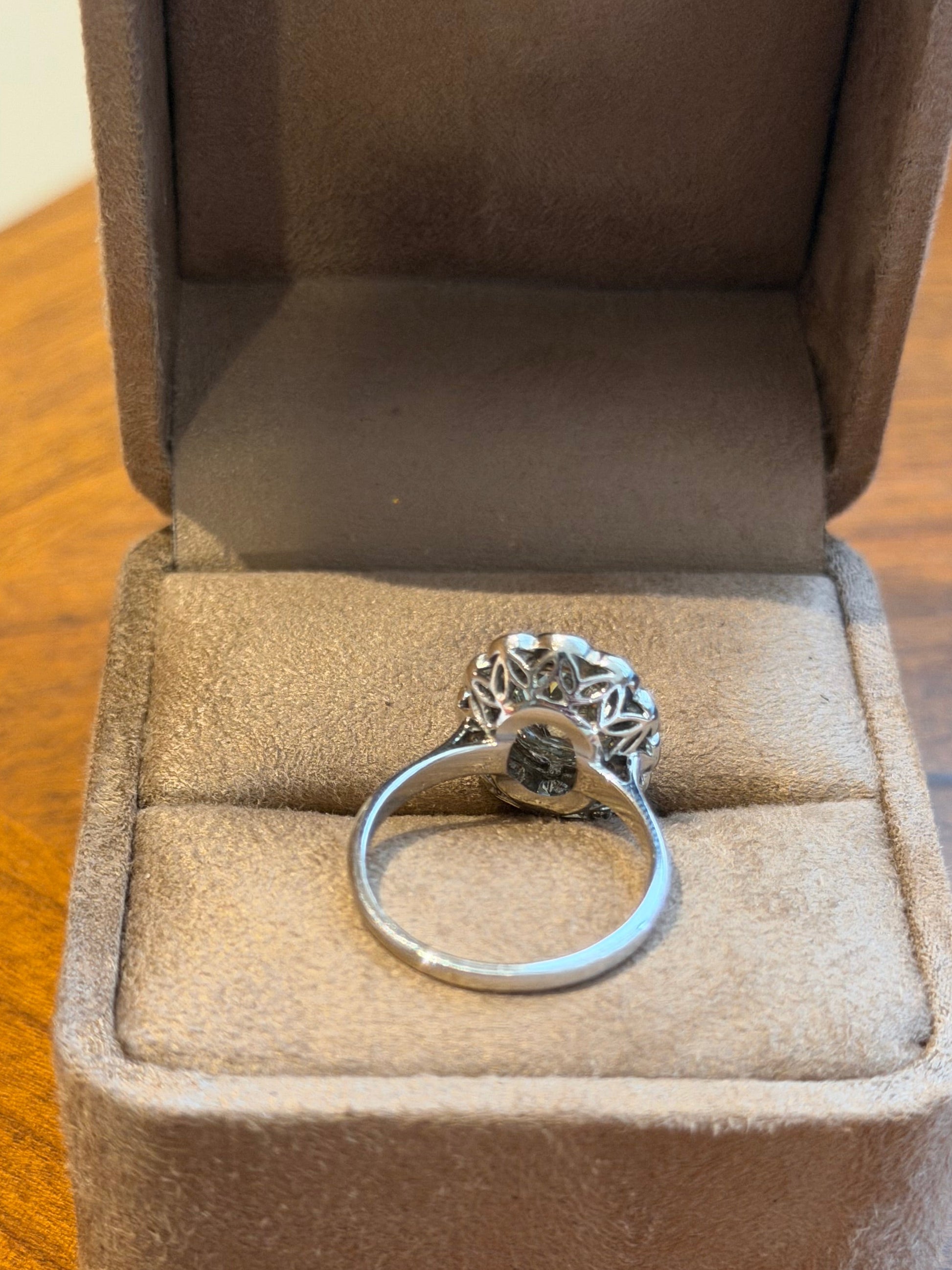 « Amicie » Bague Pompadour, en platine et diamants