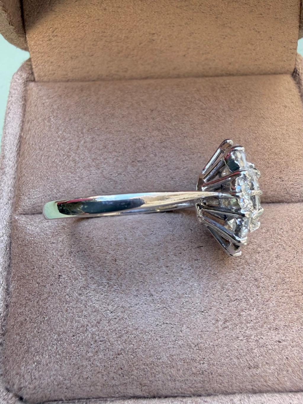 « Pia » Bague Marguerite en or blanc et diamants