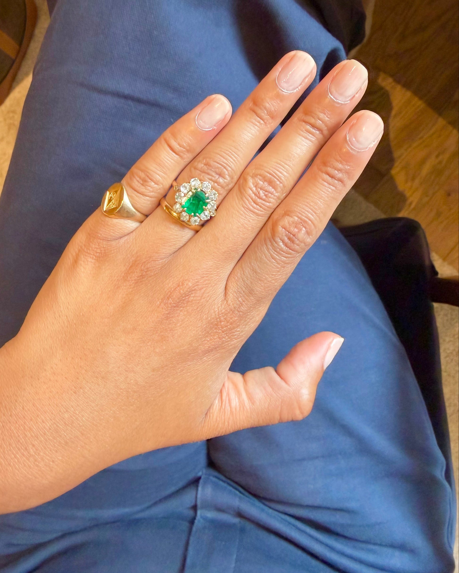 "Alienor" Bague Pompadour en or jaune, émeraude et diamants