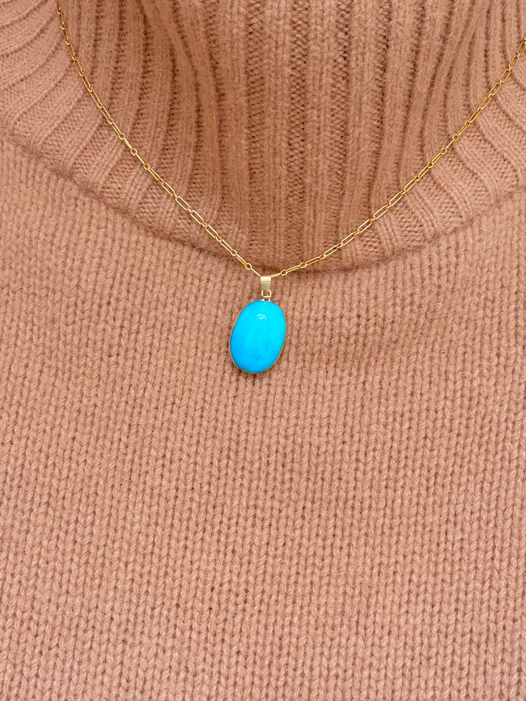 Yellow gold and turquoise pendant