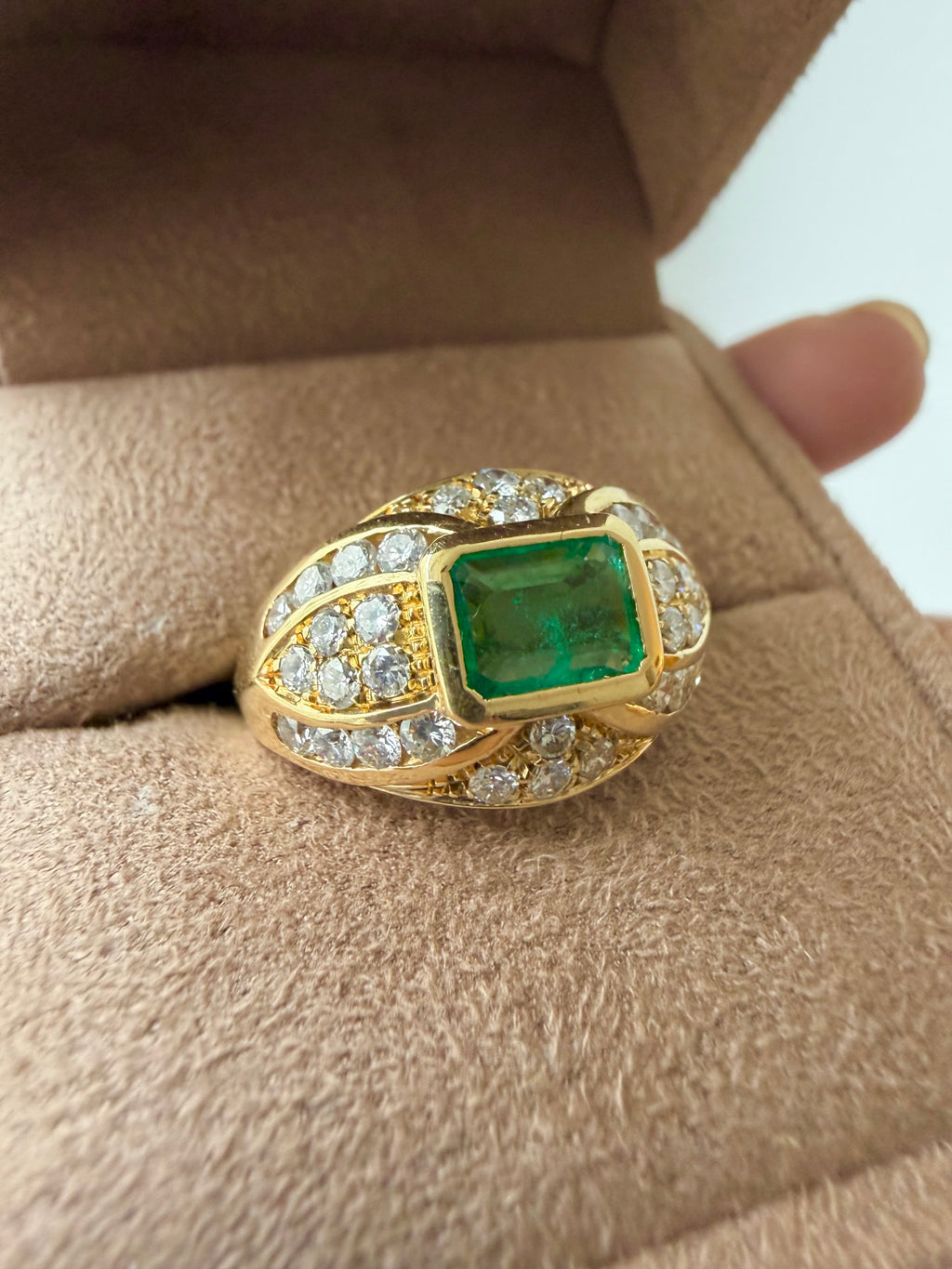 "Babeth" Bague Bandeau en or jaune émeraude et diamants