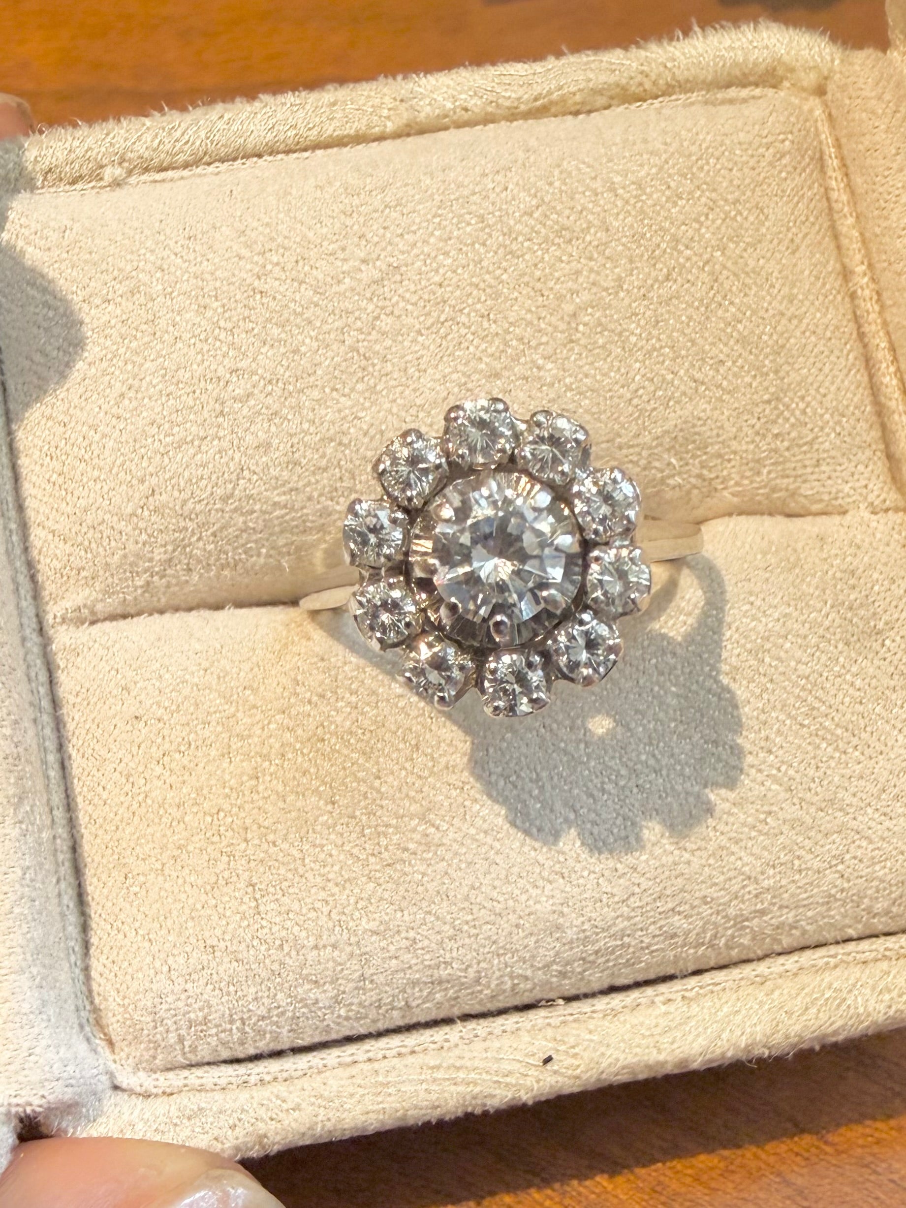 "Louise" Bague Fleur en platine et diamants