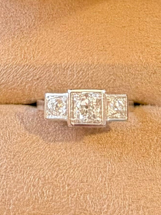 "Juliette" Bague trilogie art déco en or blanc et diamants 1.25 carats