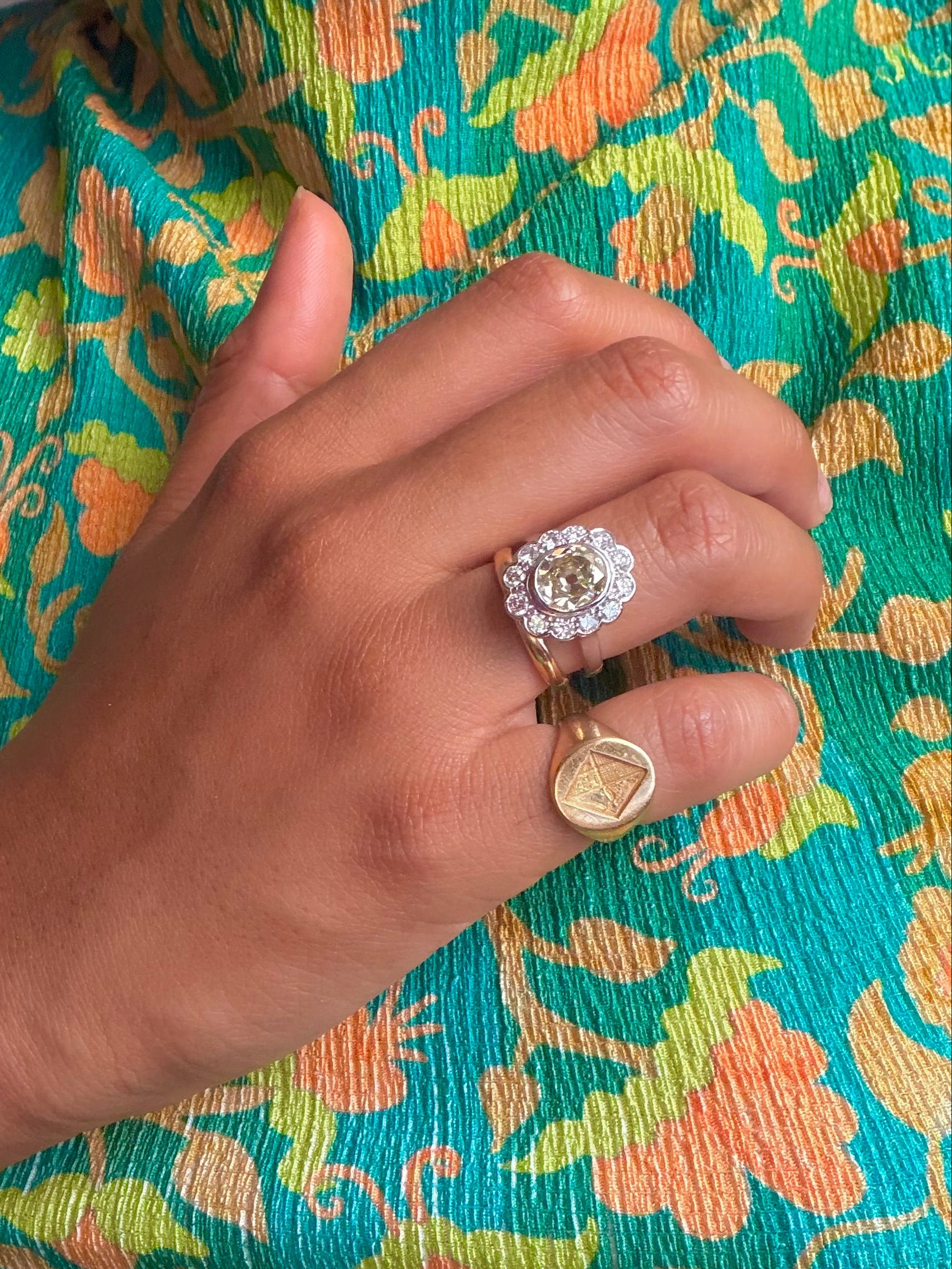 « Amicie » Bague Pompadour, en platine diamant jaune et diamants